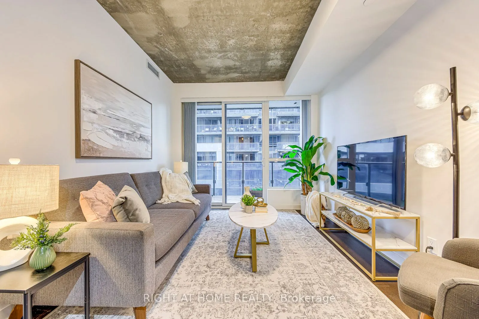 1030 King Street W, #748