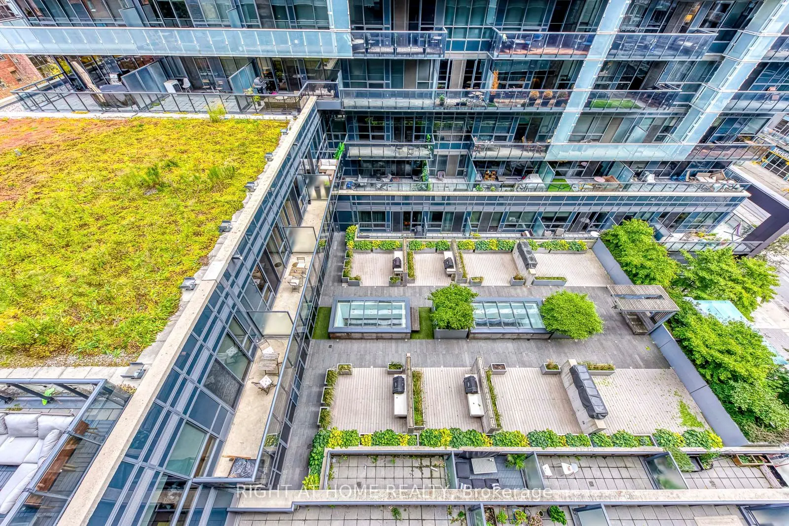 1030 King Street W, #748