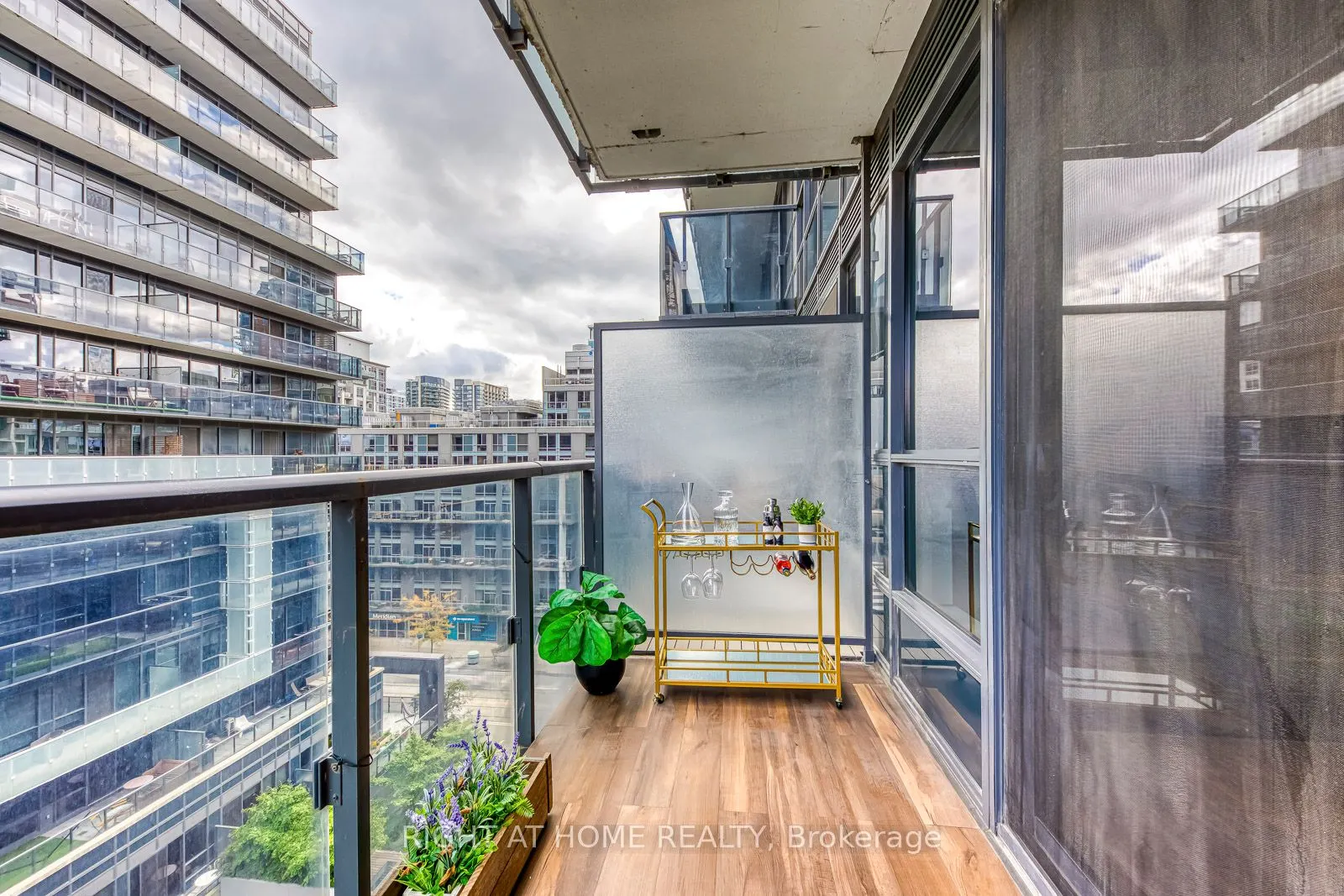 1030 King Street W, #748