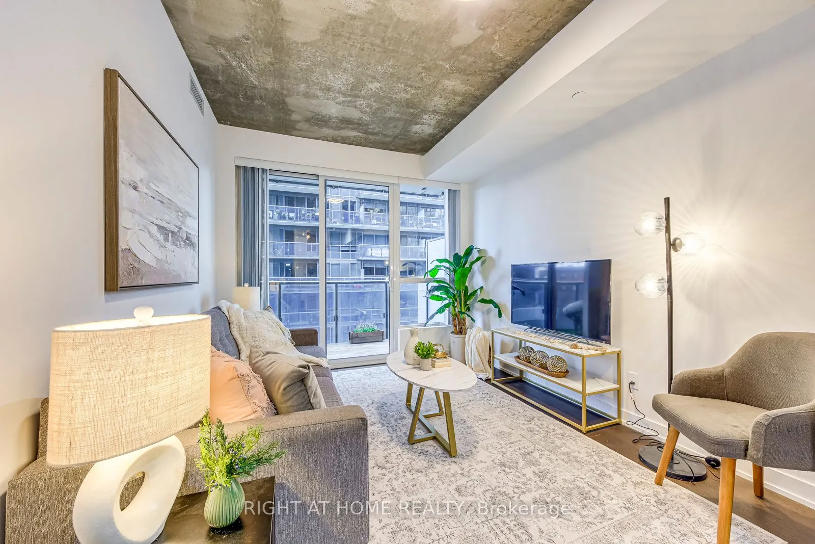 1030 King Street W, #748