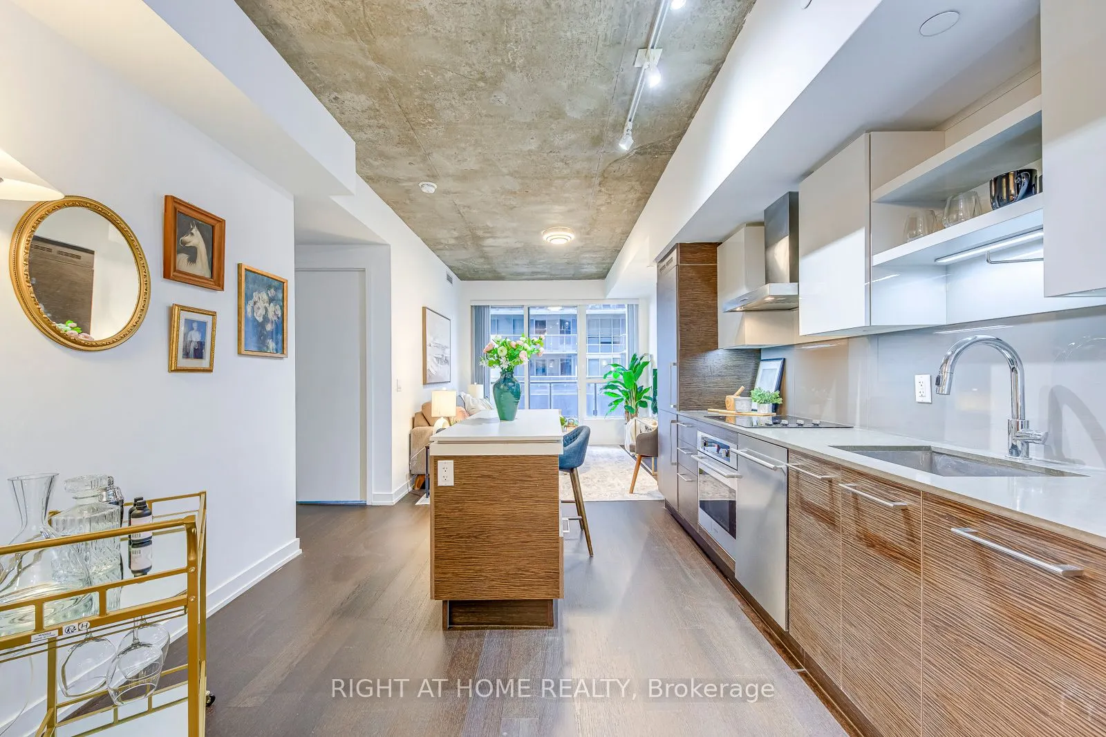 1030 King Street W, #748