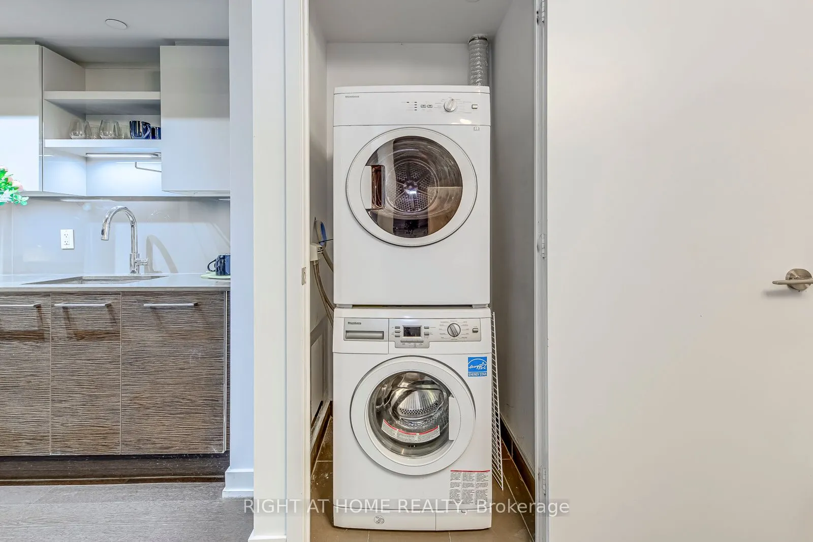 1030 King Street W, #748