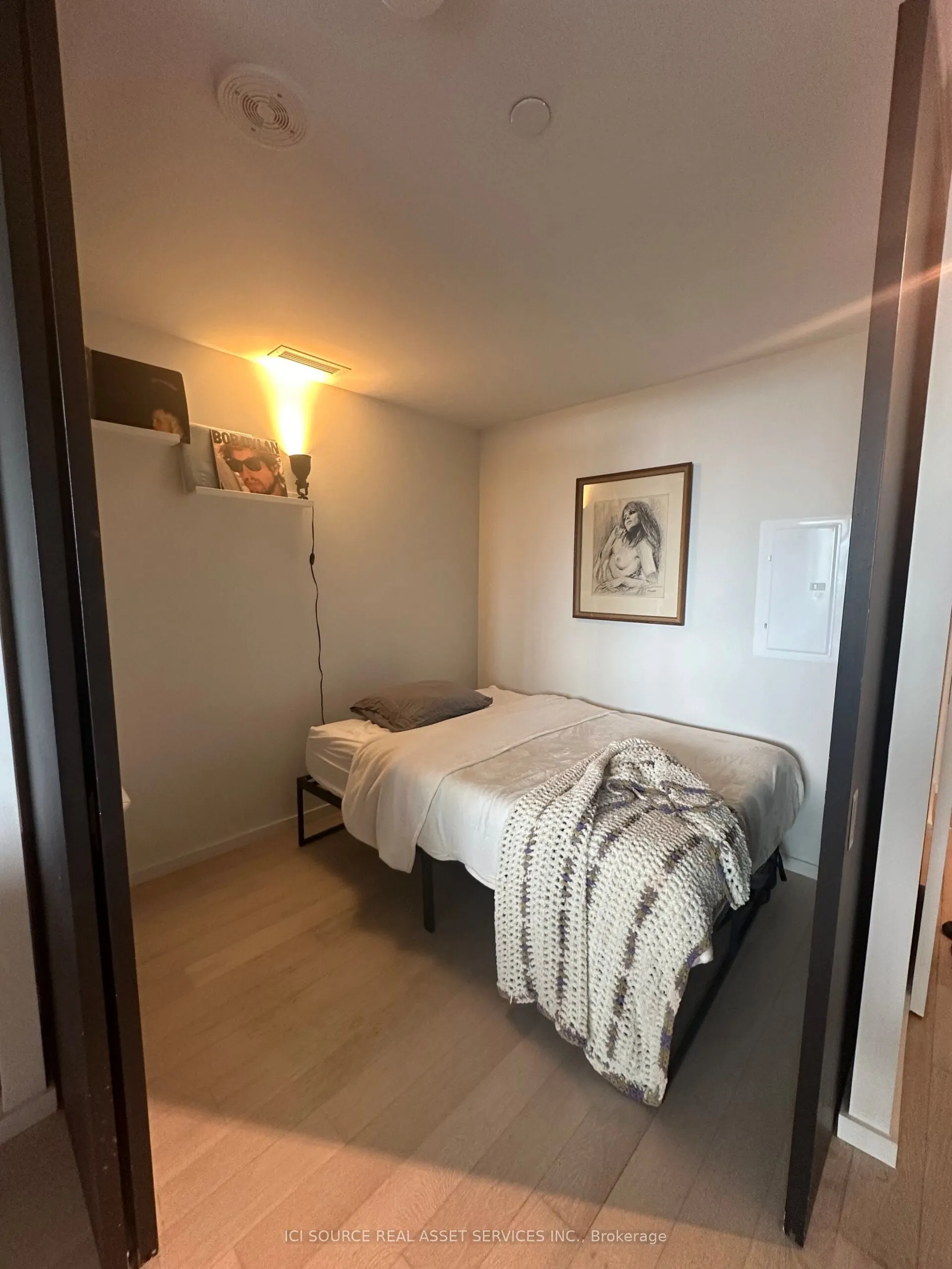 21 Lawren Harris Square, #912