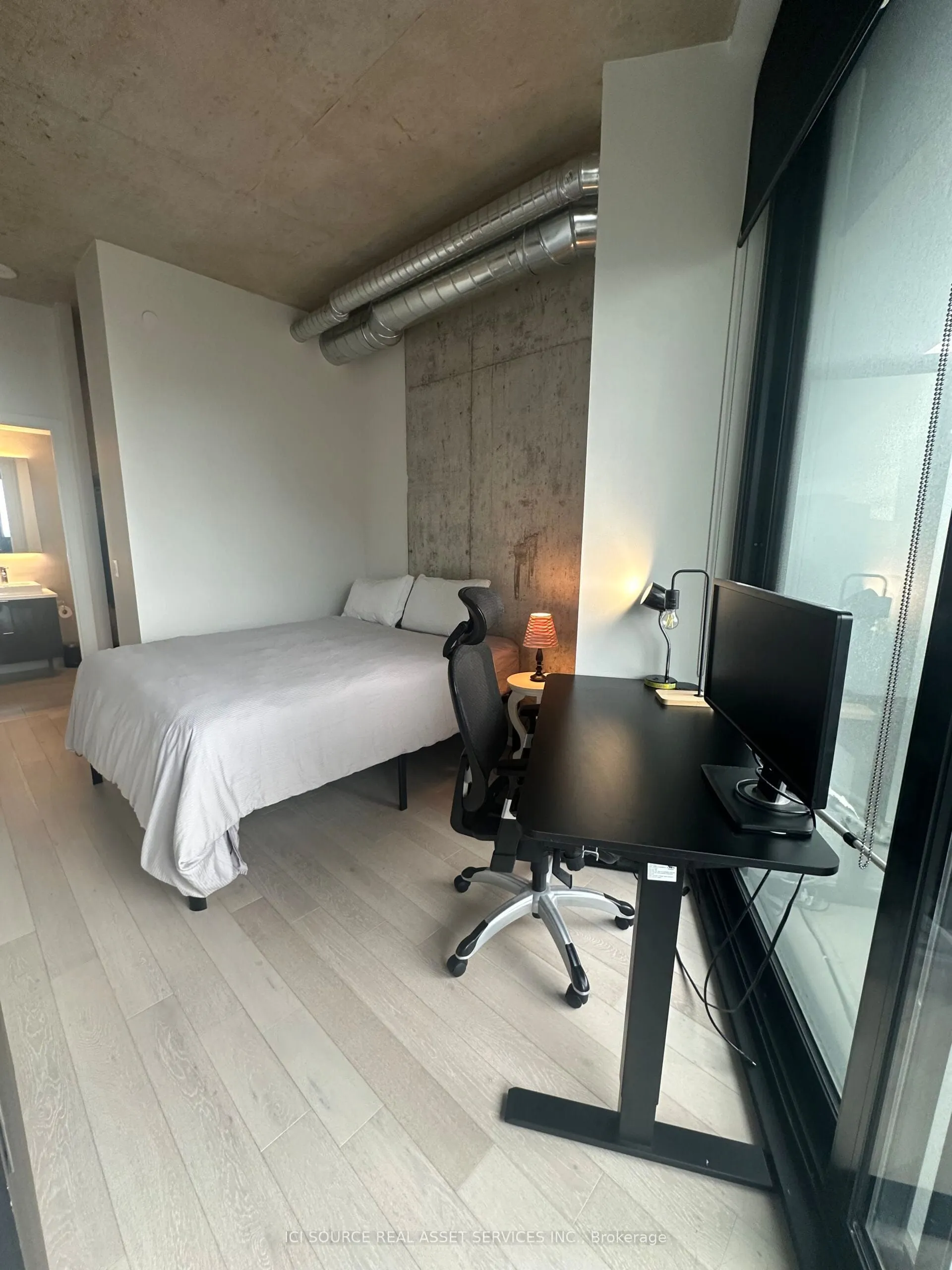 21 Lawren Harris Square, #912