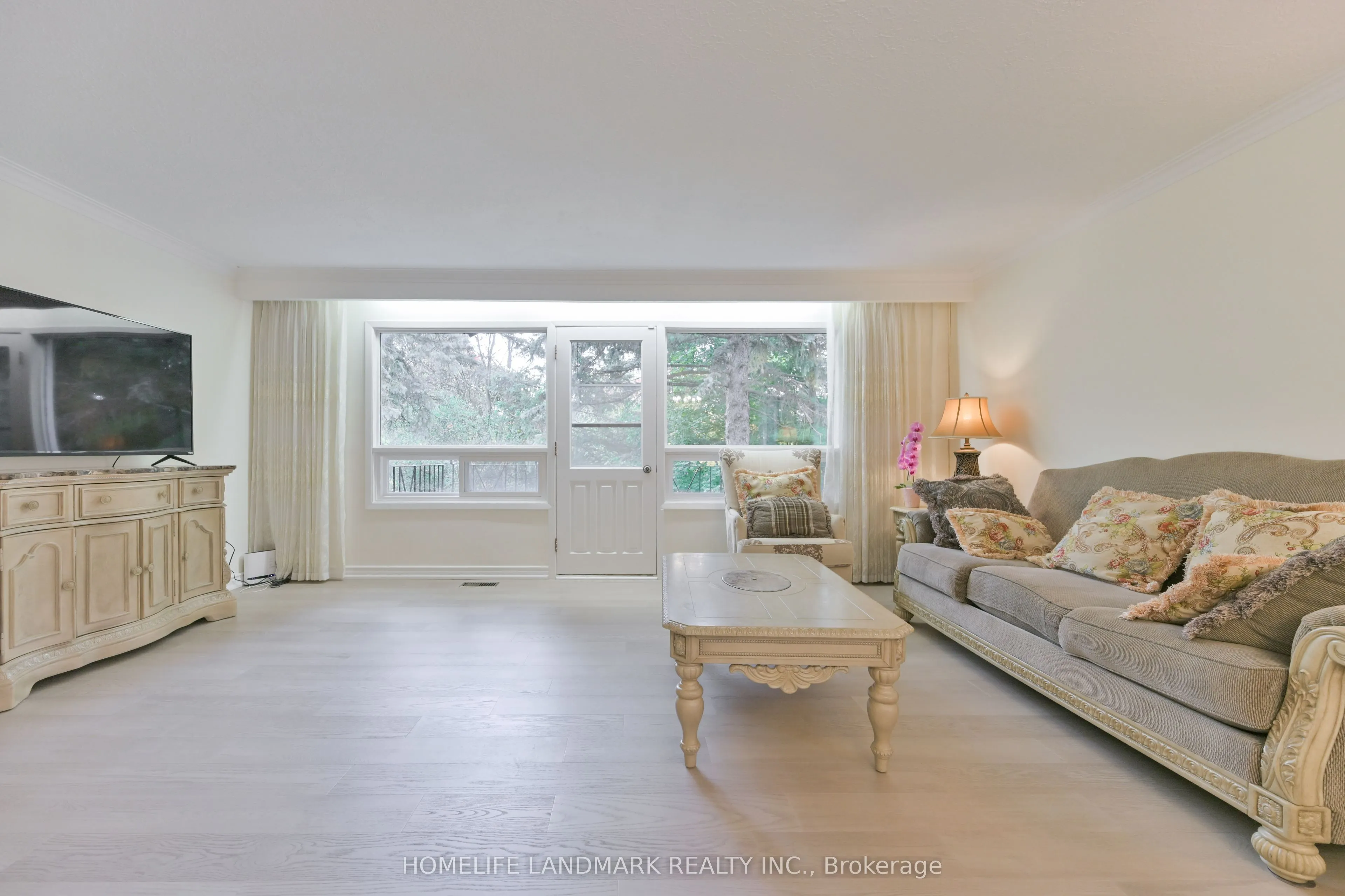 144 Clansman Boulevard