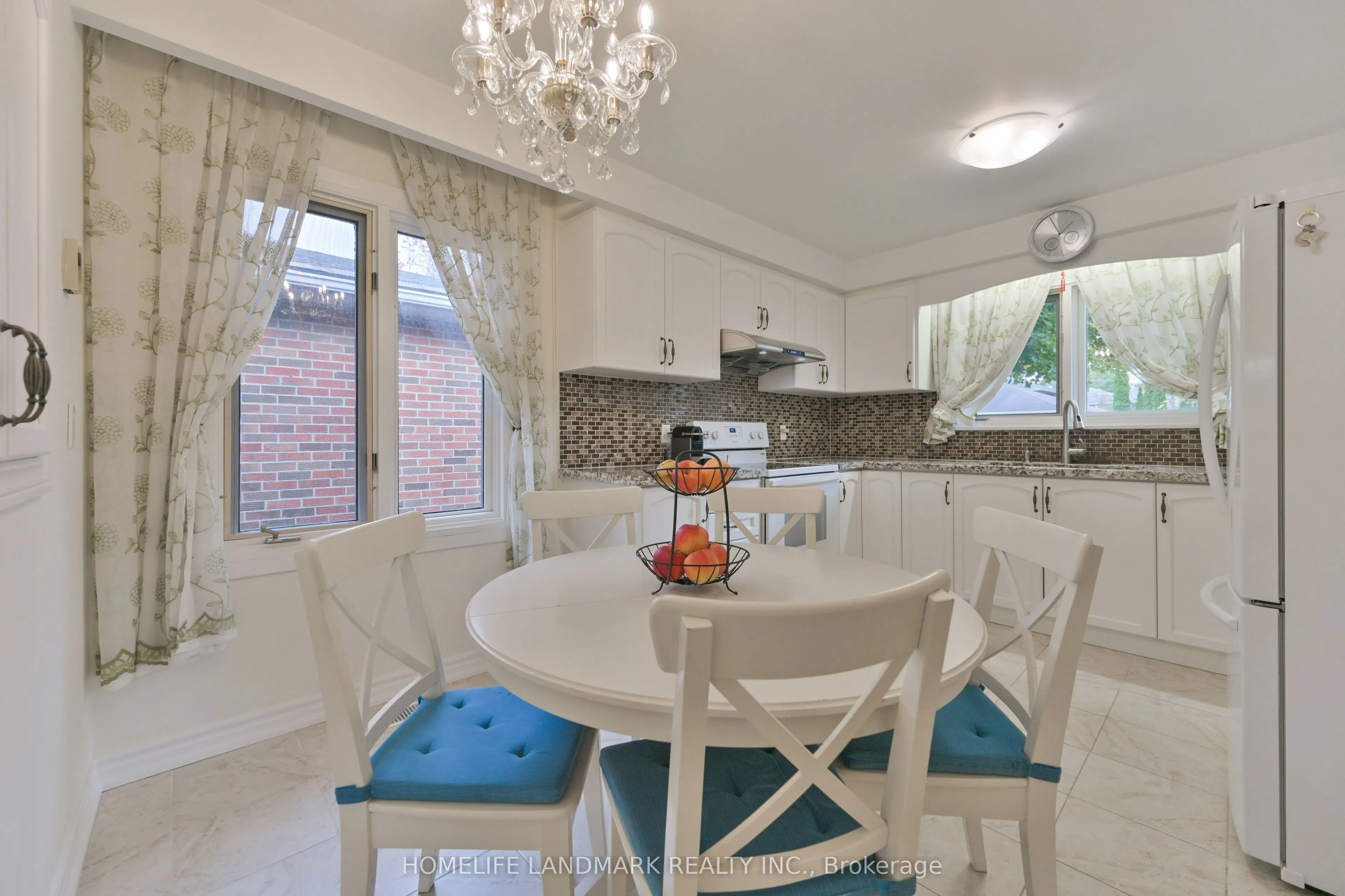 144 Clansman Boulevard