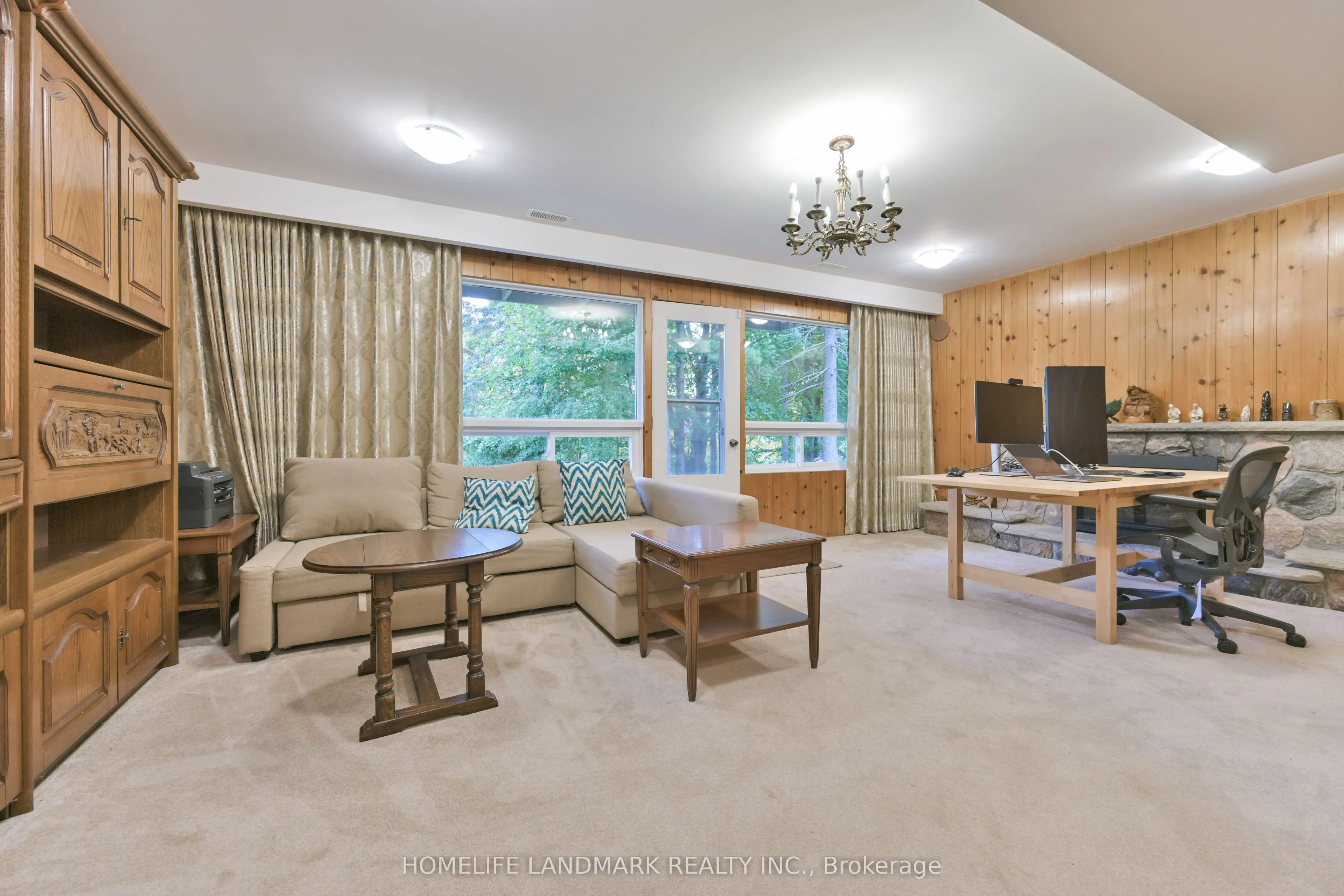 144 Clansman Boulevard