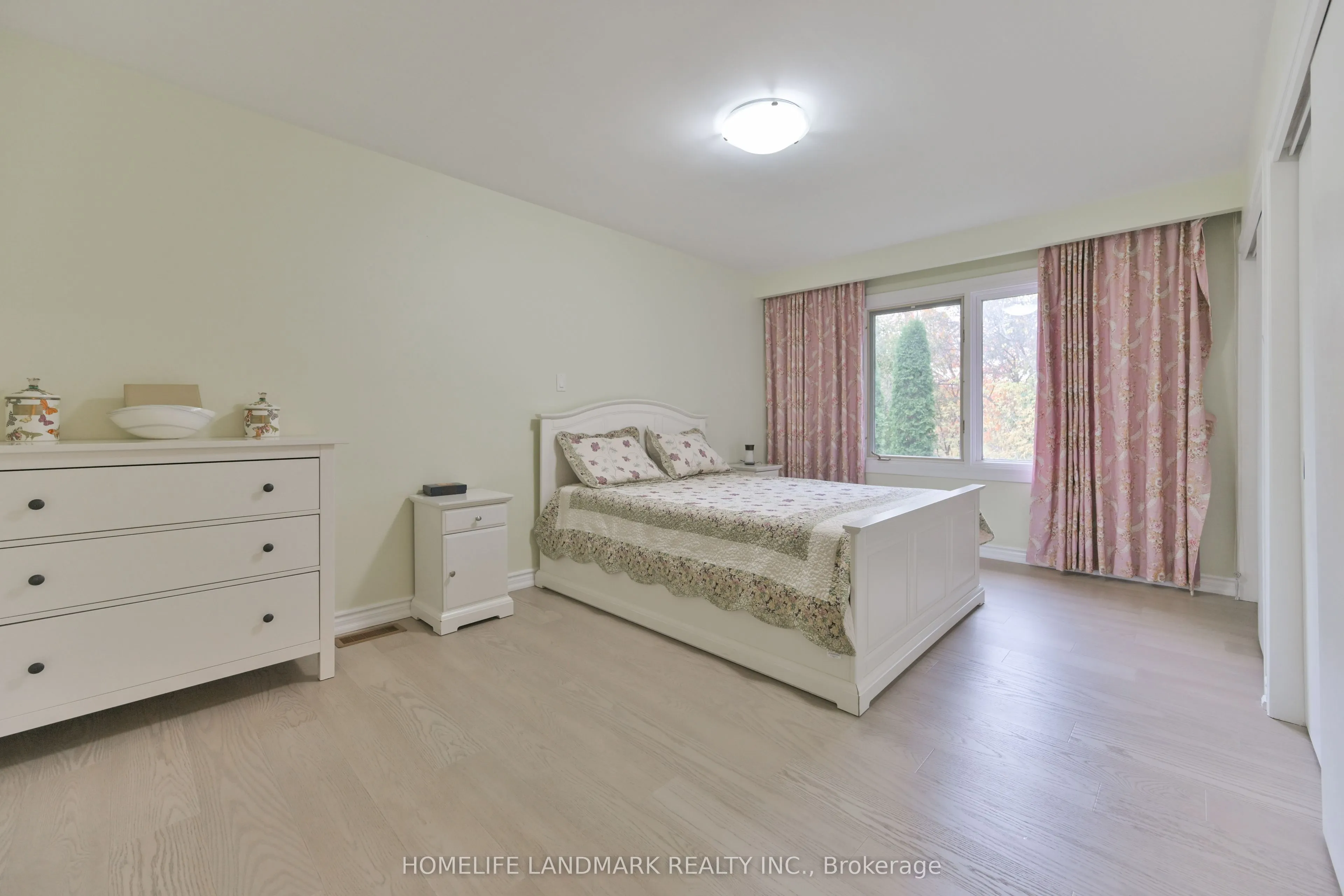 144 Clansman Boulevard