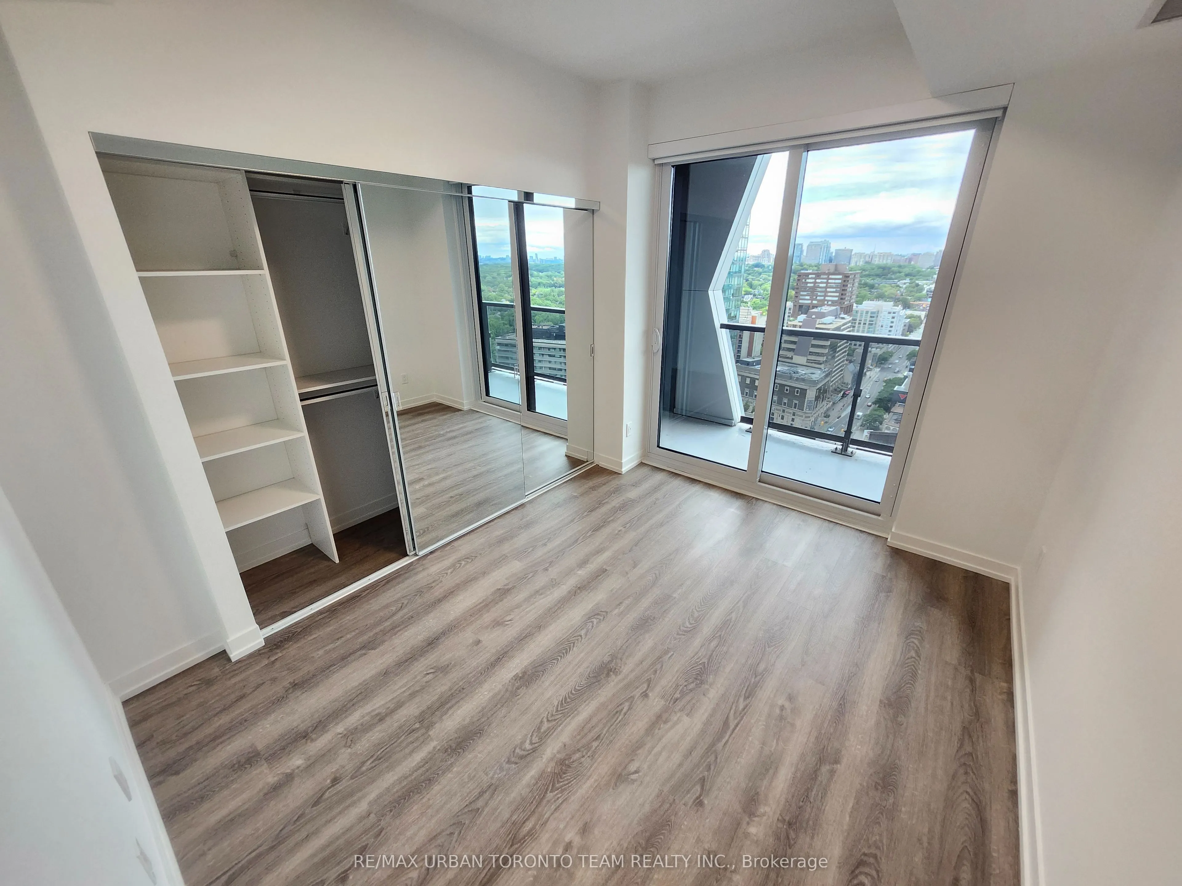 771 Yonge Street, #2805