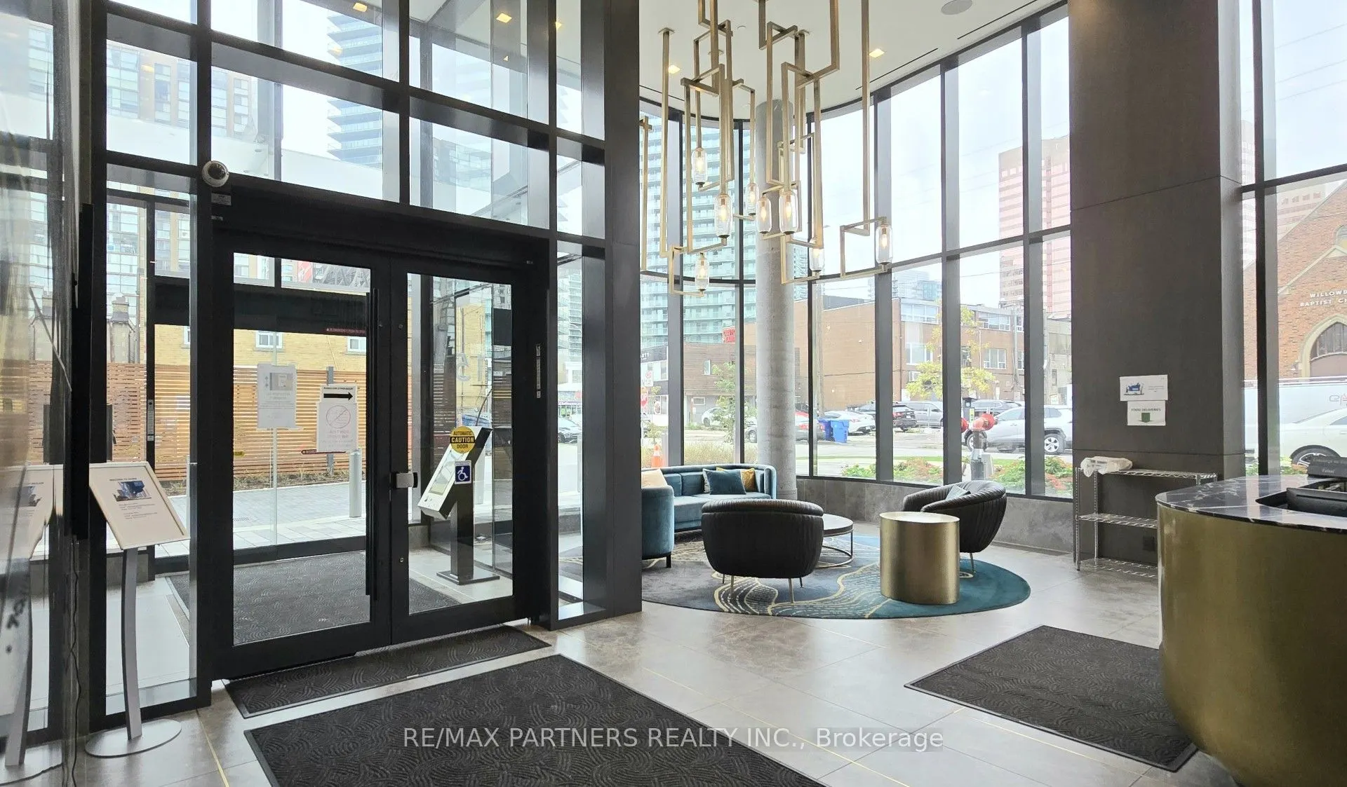 15 Holmes Avenue, #2006