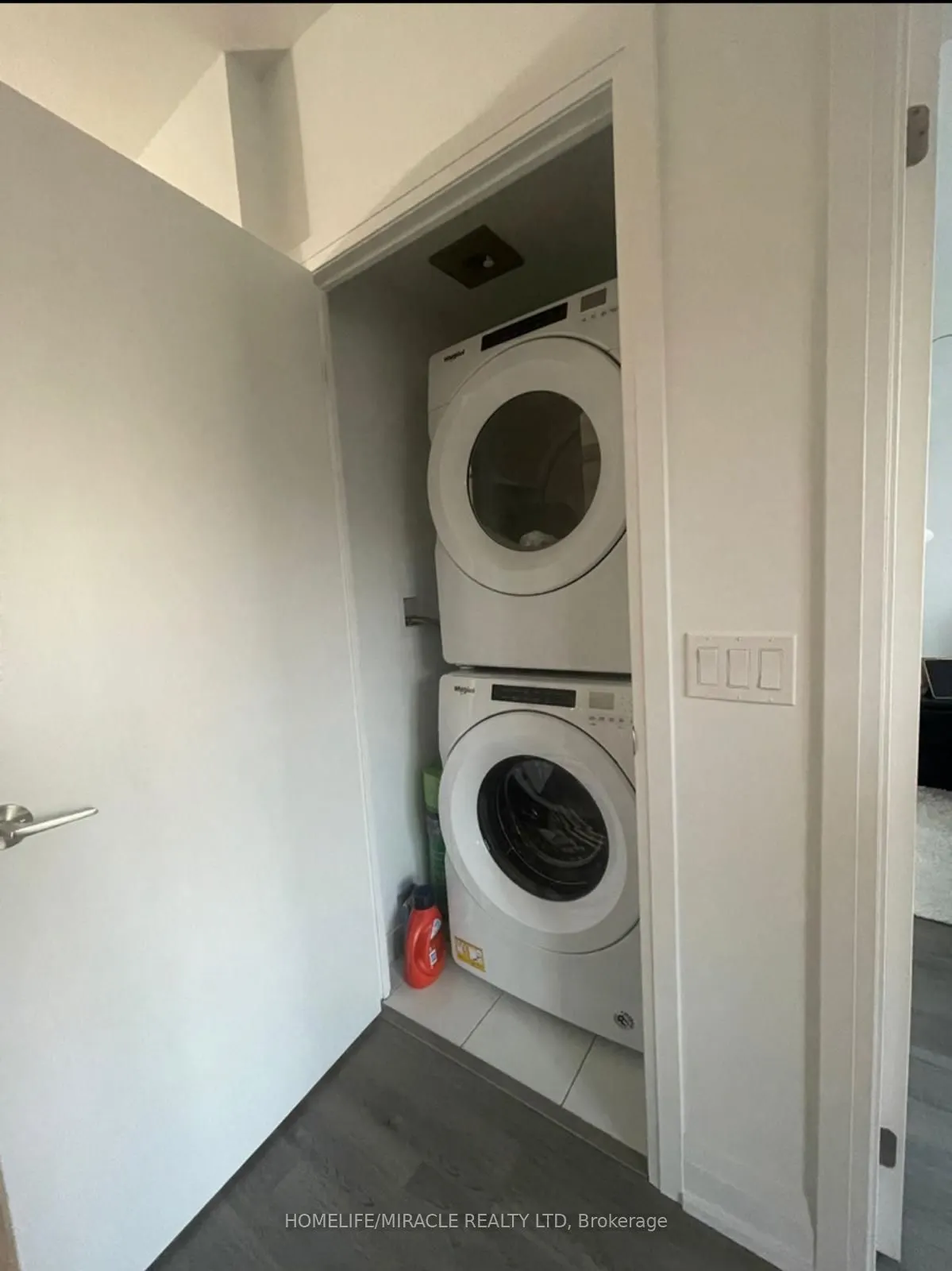 77 Mutual Street, #2907