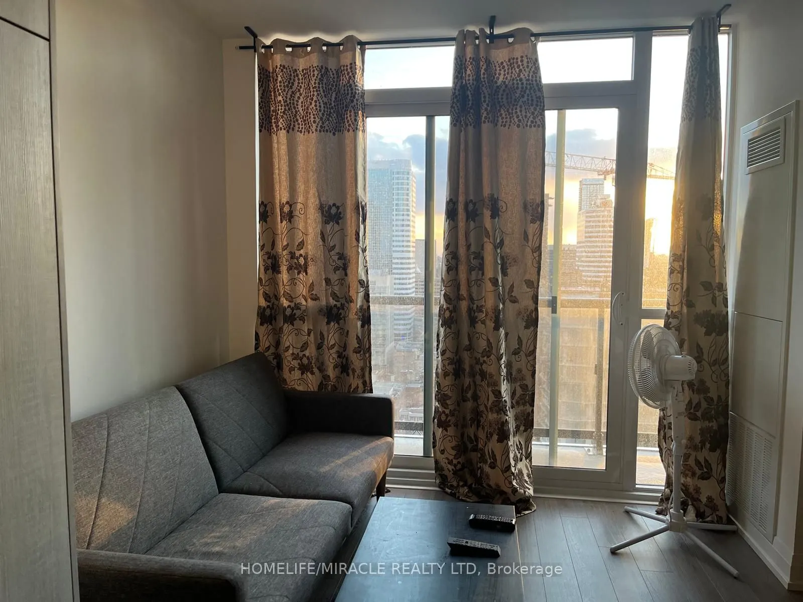 77 Mutual Street, #2907