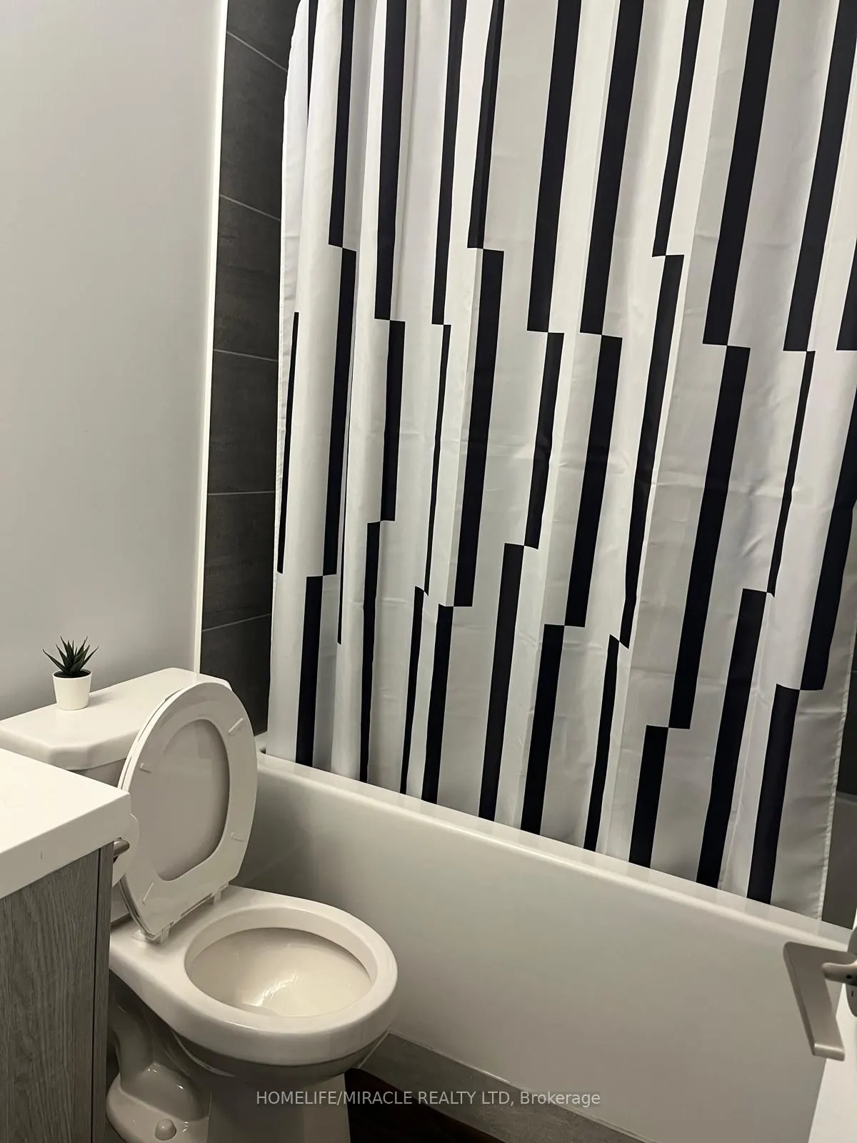 77 Mutual Street, #2907