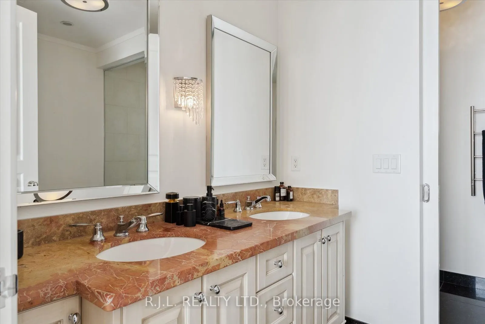 183 Wellington Street W, #2505