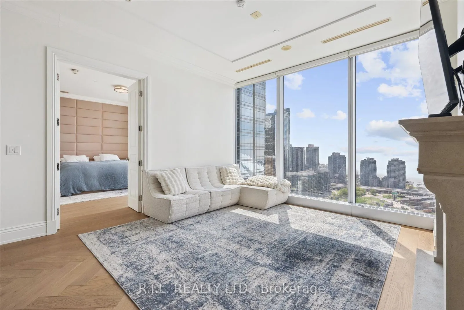 183 Wellington Street W, #2505