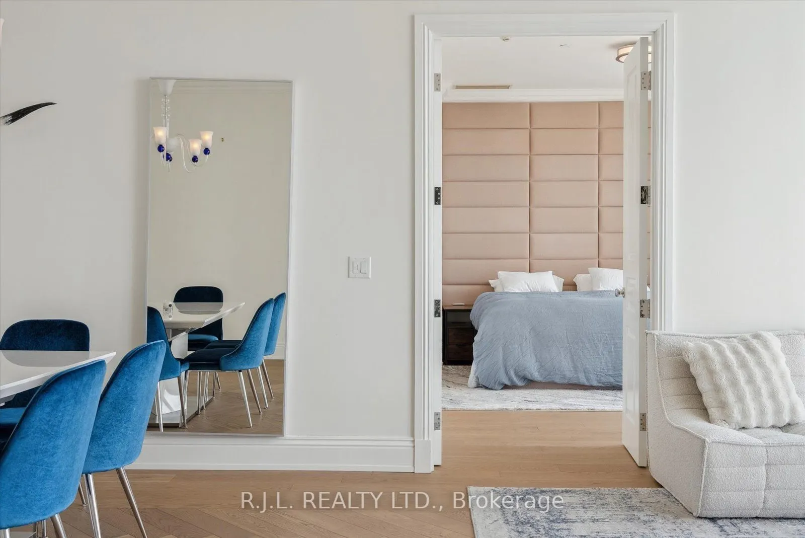 183 Wellington Street W, #2505