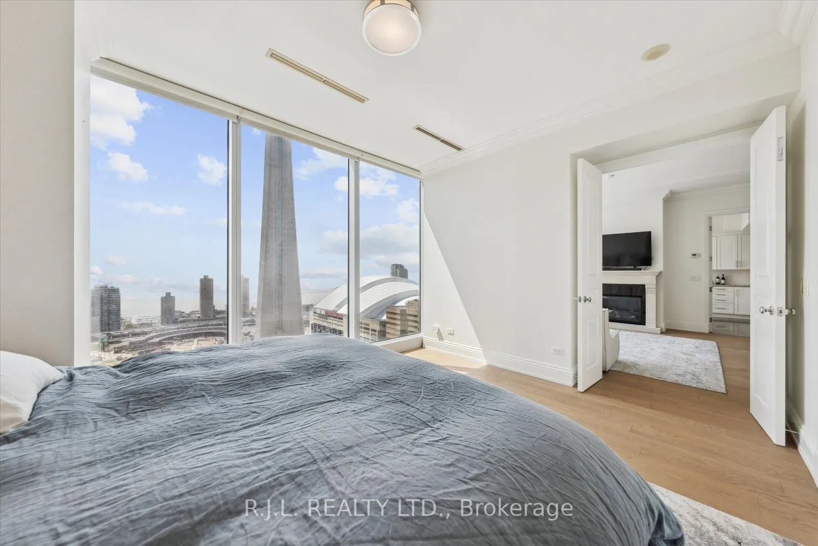 183 Wellington Street W, #2505