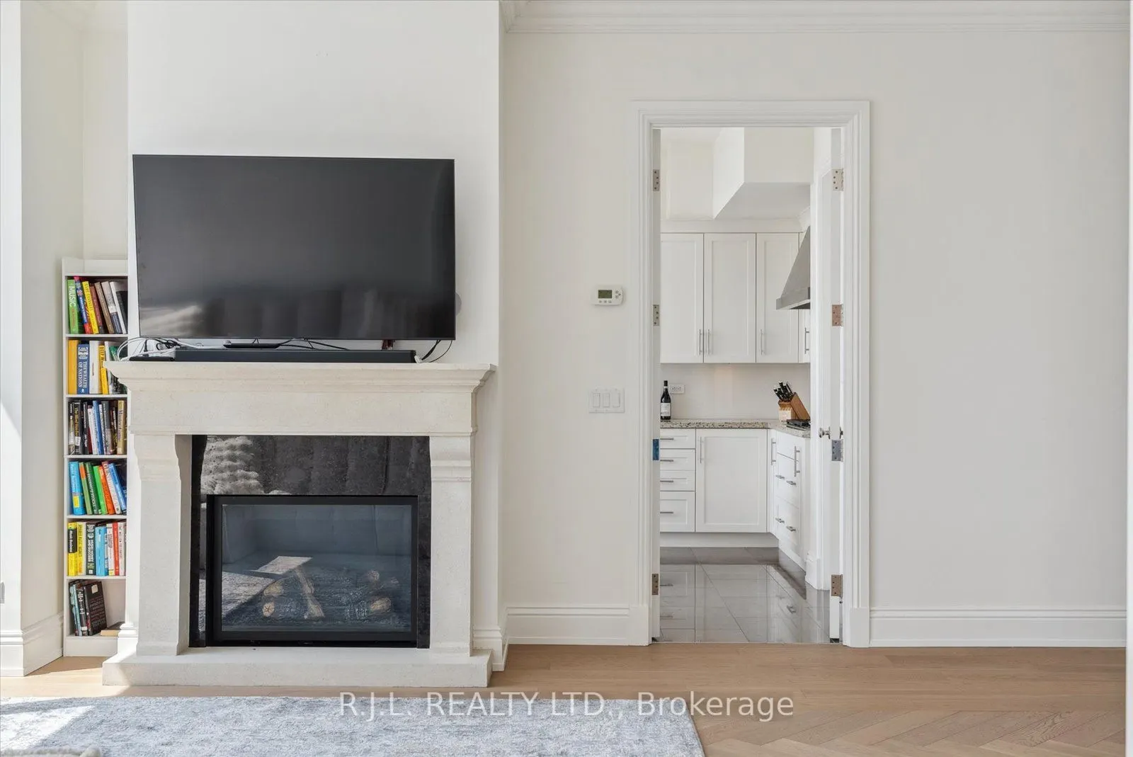 183 Wellington Street W, #2505