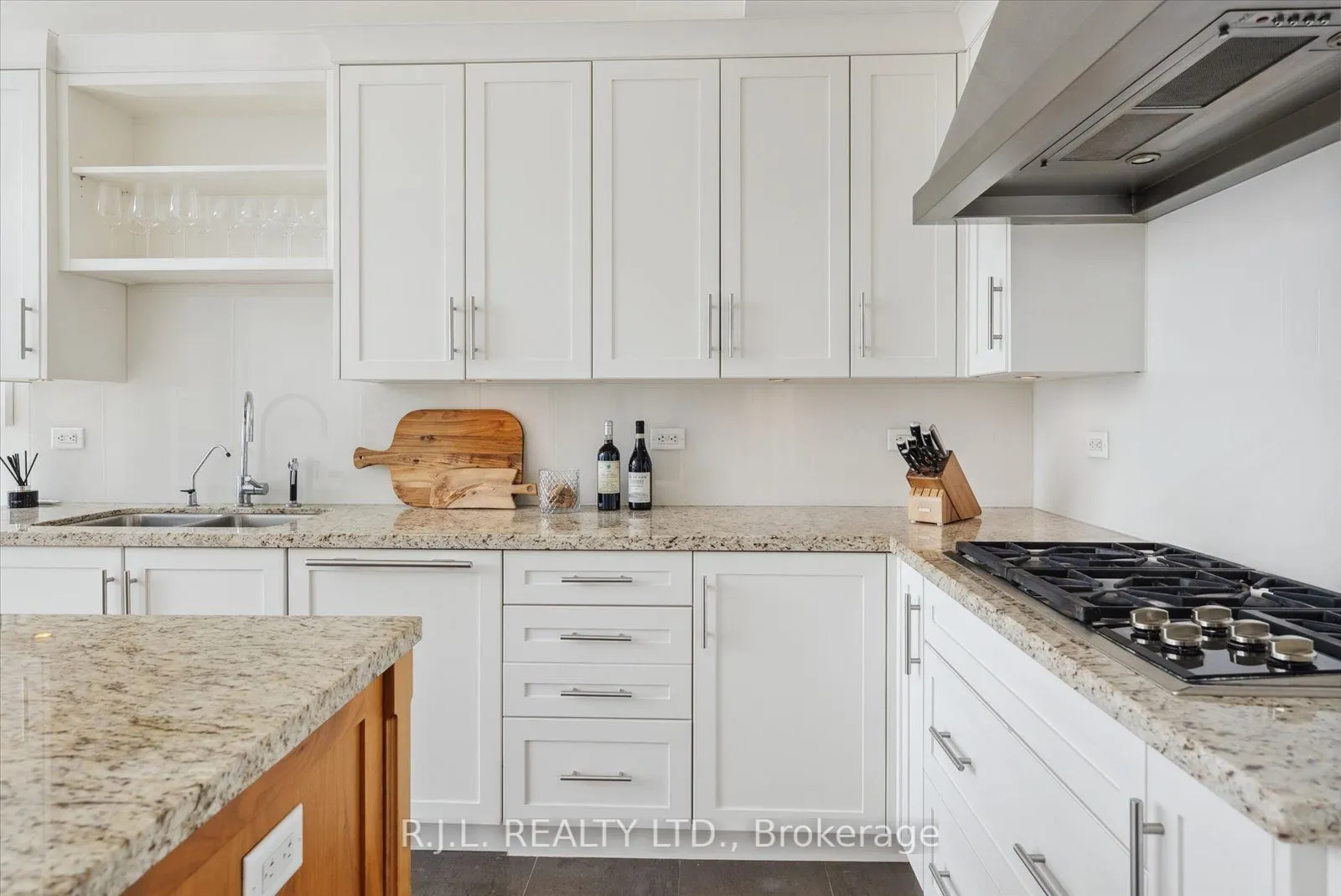 183 Wellington Street W, #2505