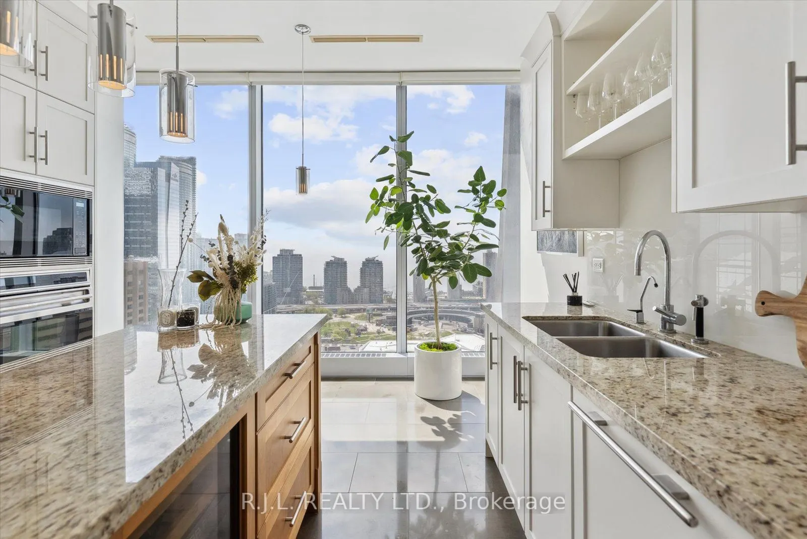 183 Wellington Street W, #2505