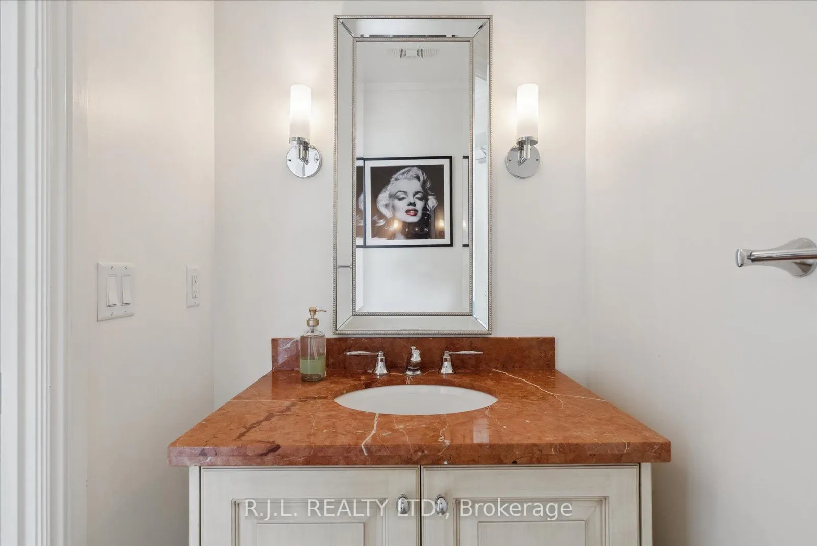 183 Wellington Street W, #2505