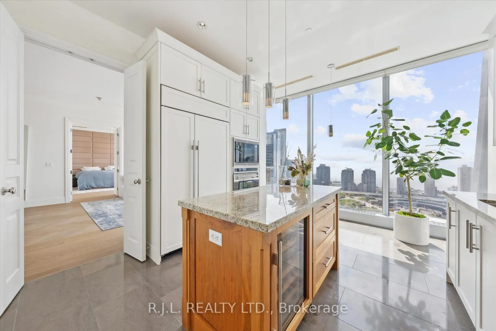 183 Wellington Street W, #2505