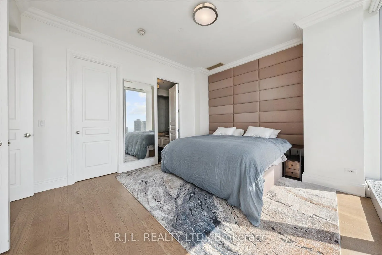 183 Wellington Street W, #2505