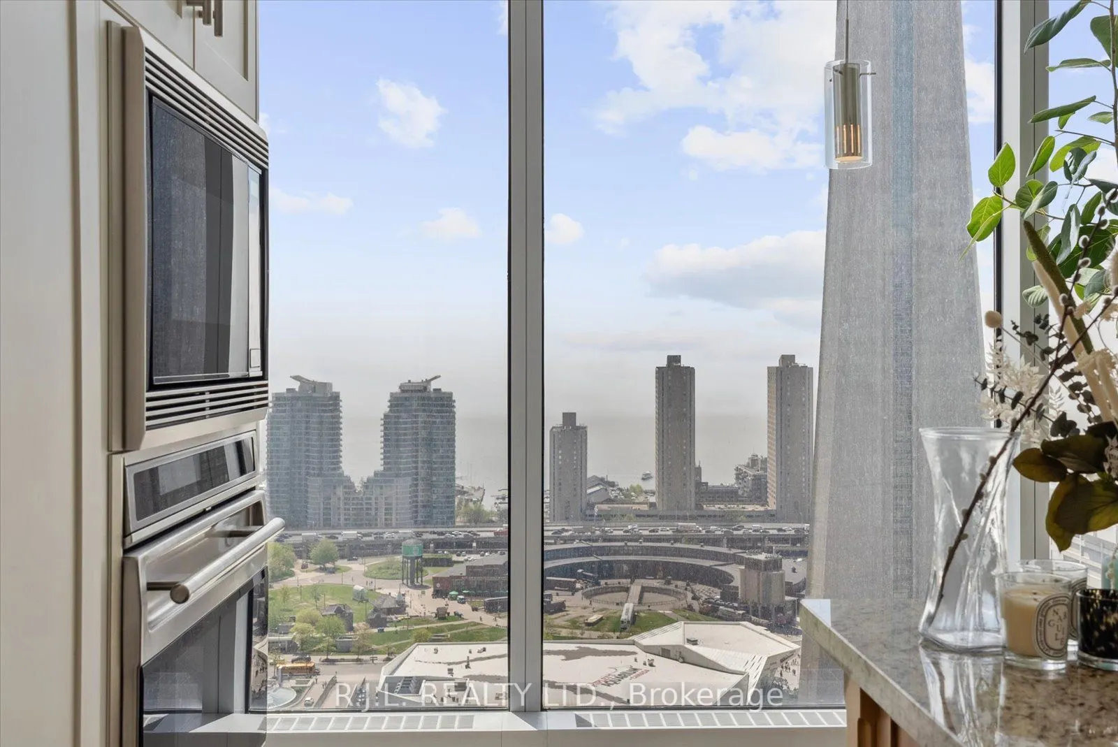 183 Wellington Street W, #2505