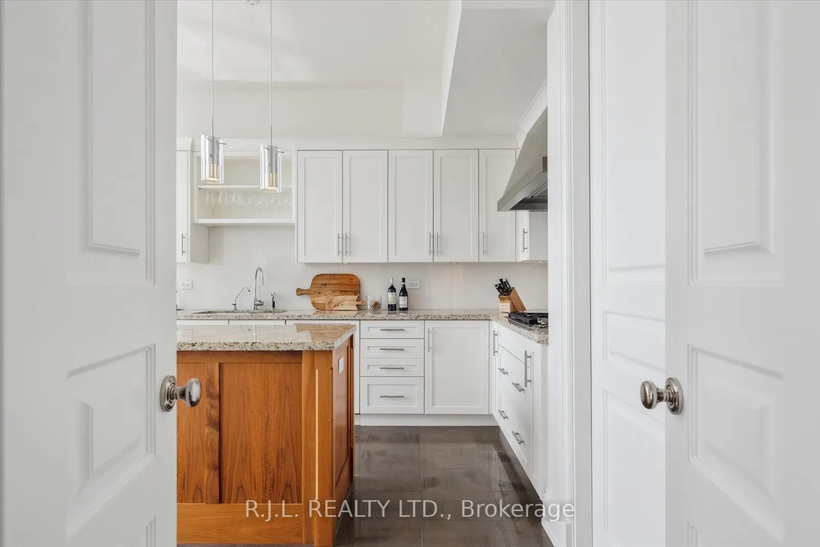 183 Wellington Street W, #2505