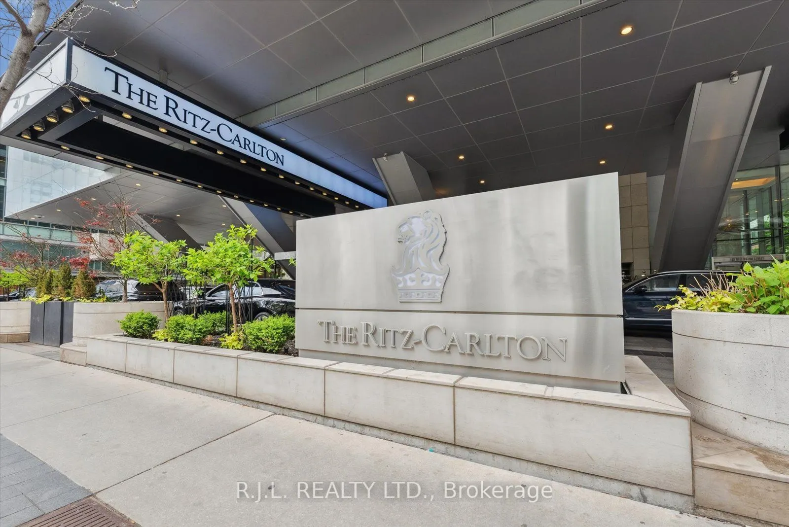 183 Wellington Street W, #2505