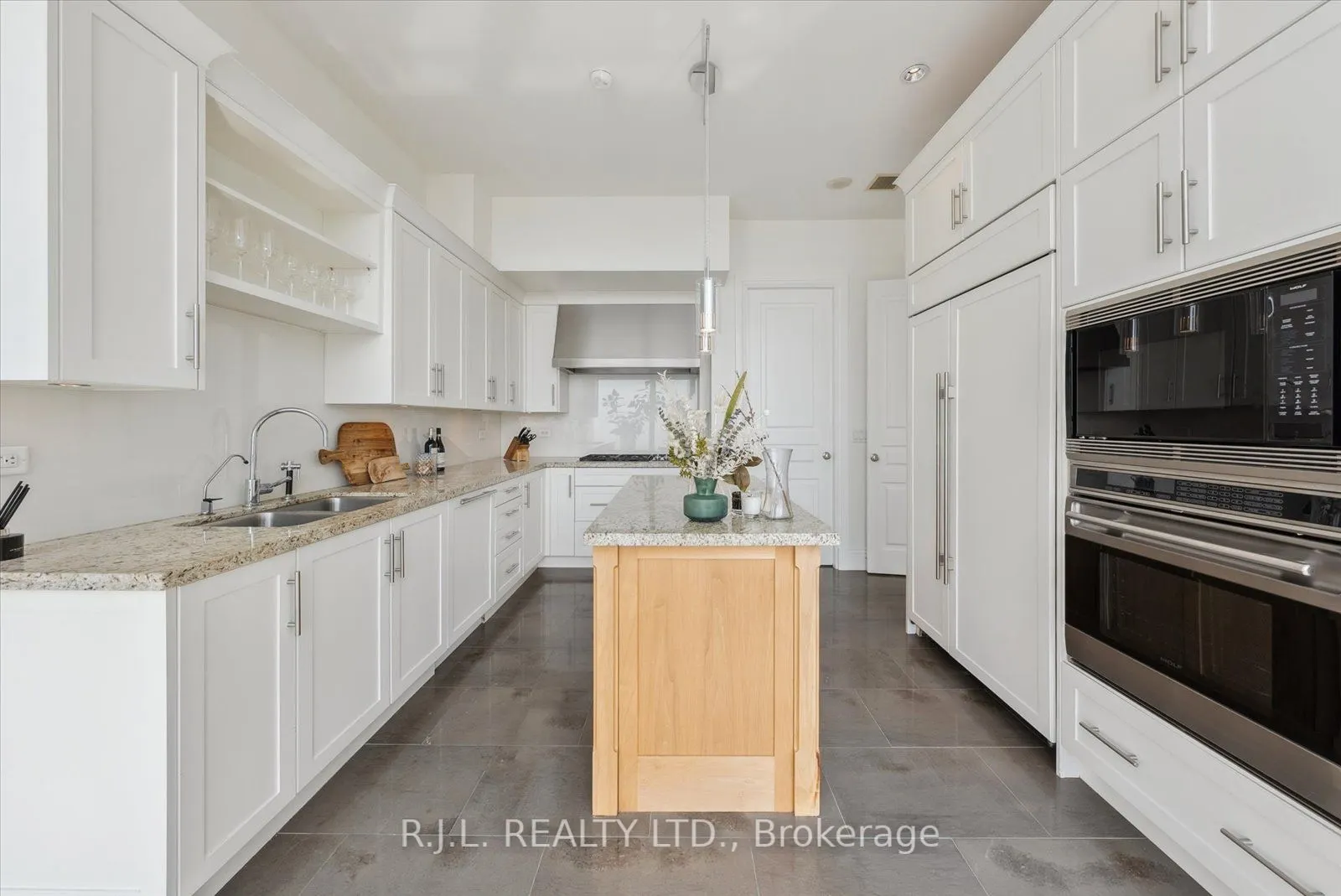 183 Wellington Street W, #2505