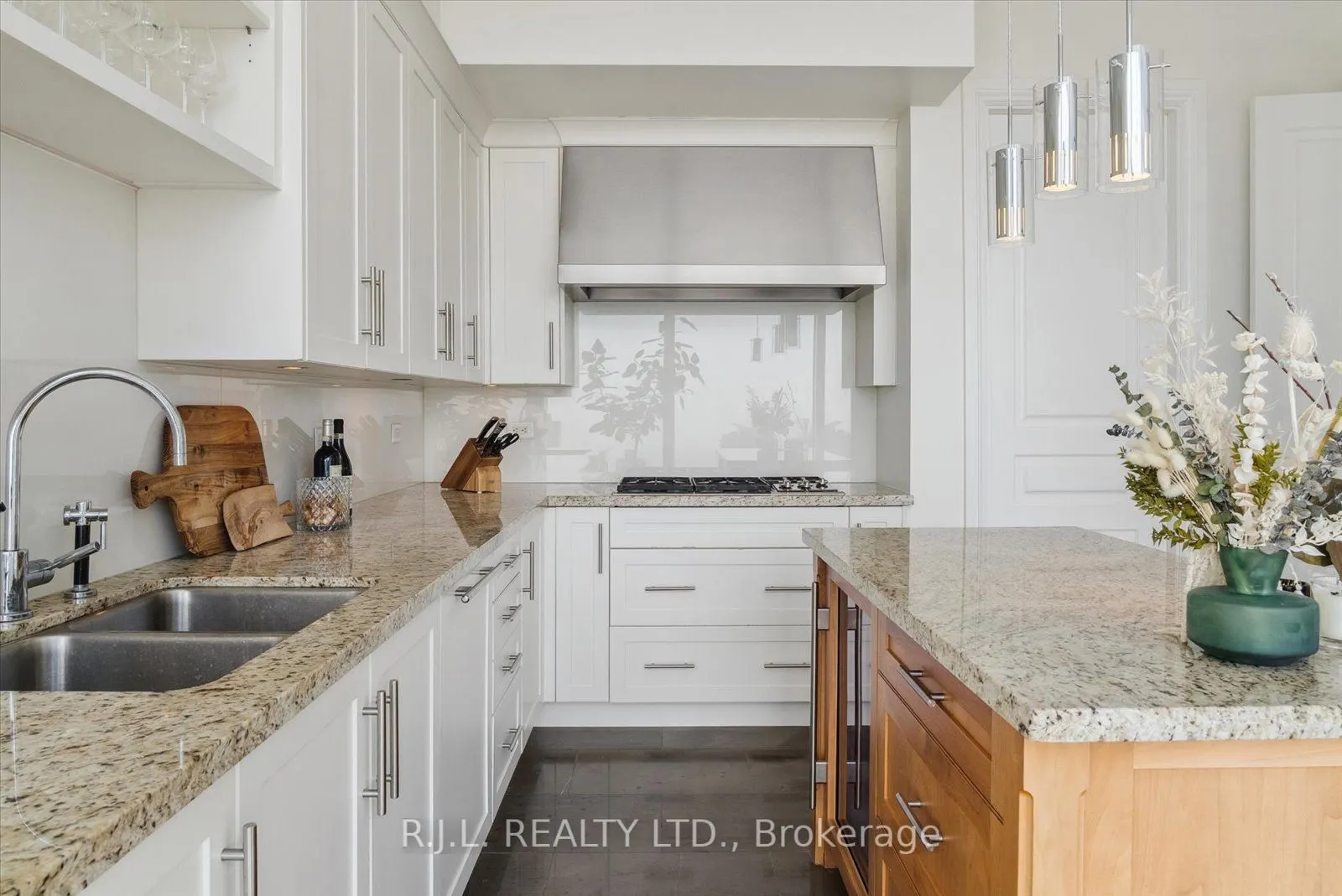 183 Wellington Street W, #2505