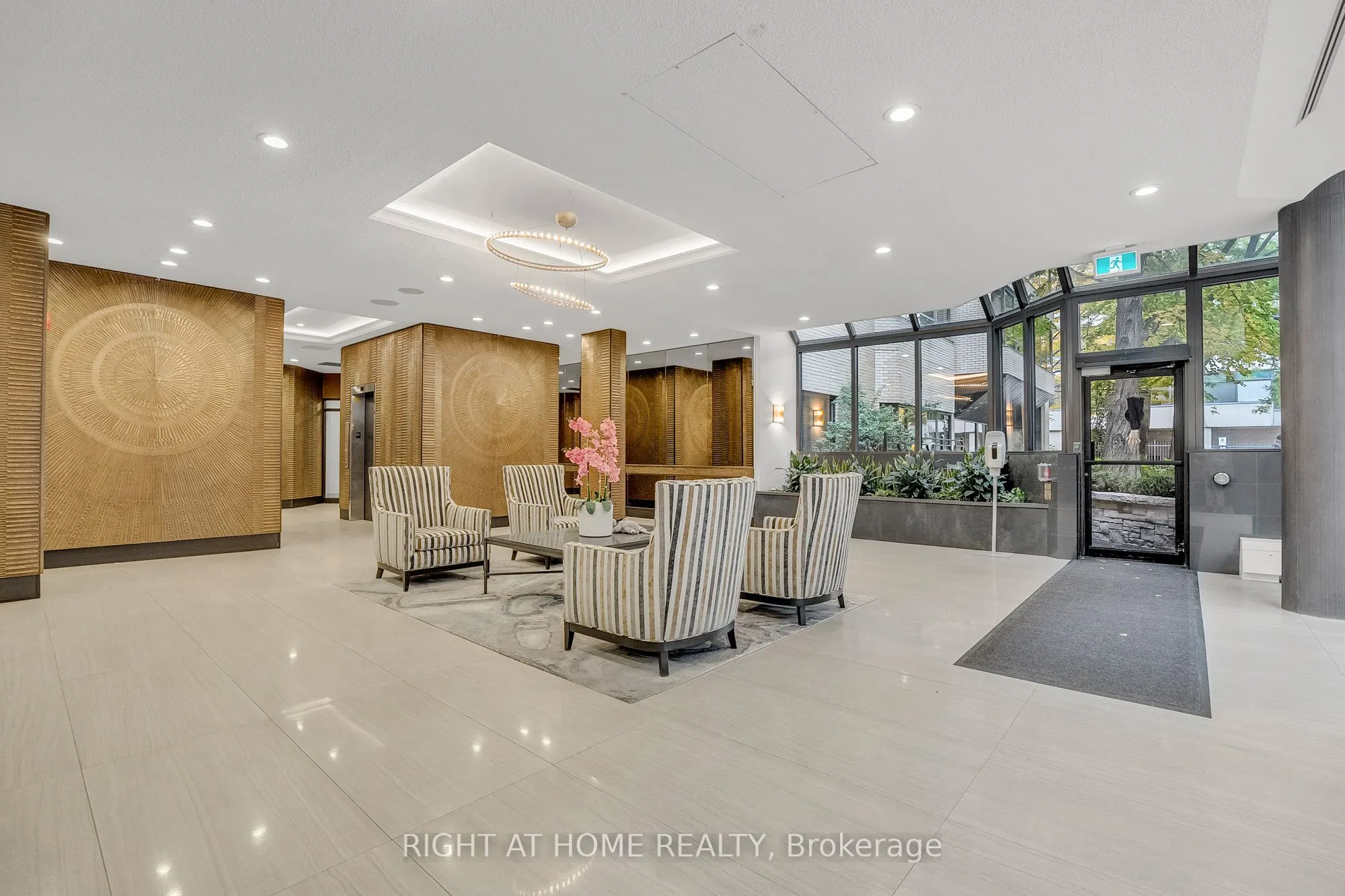 195 St Patrick Street, #604