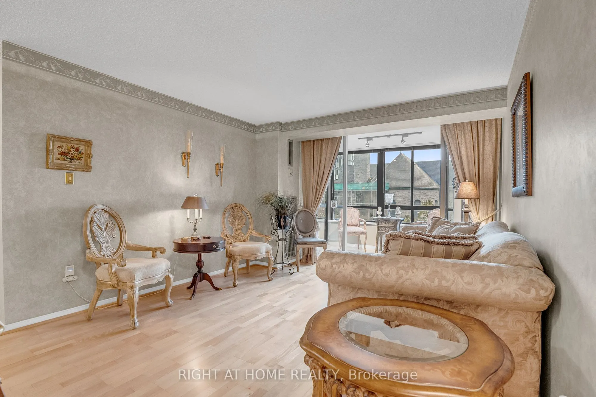 195 St Patrick Street, #604