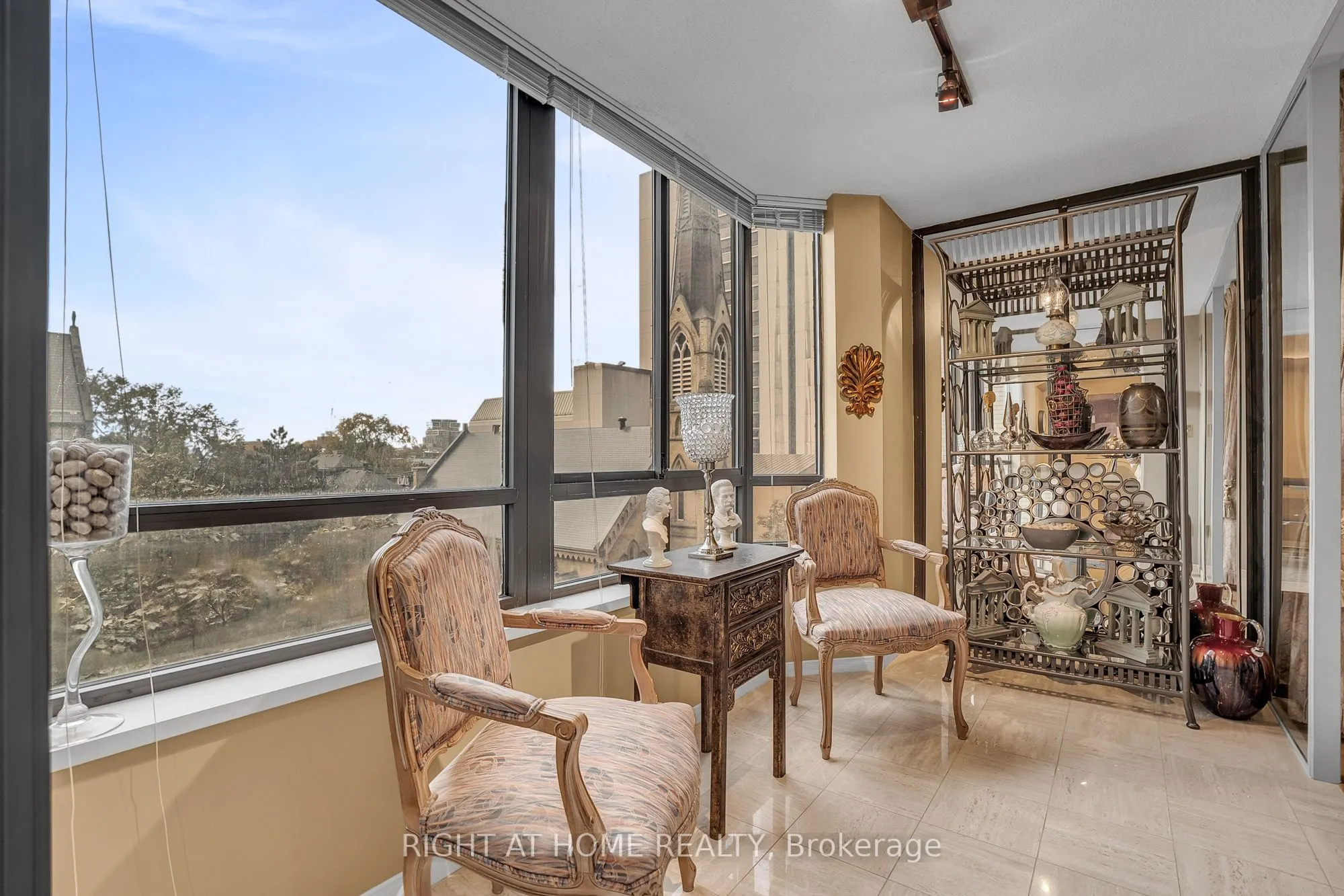 195 St Patrick Street, #604