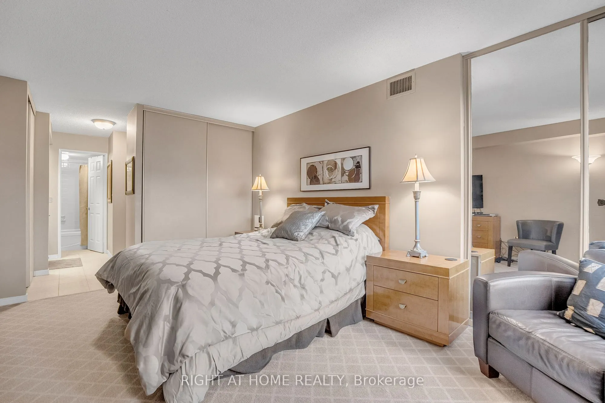 195 St Patrick Street, #604