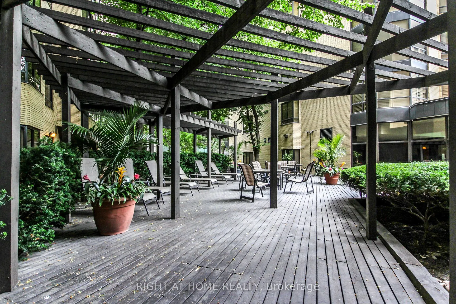 195 St Patrick Street, #604