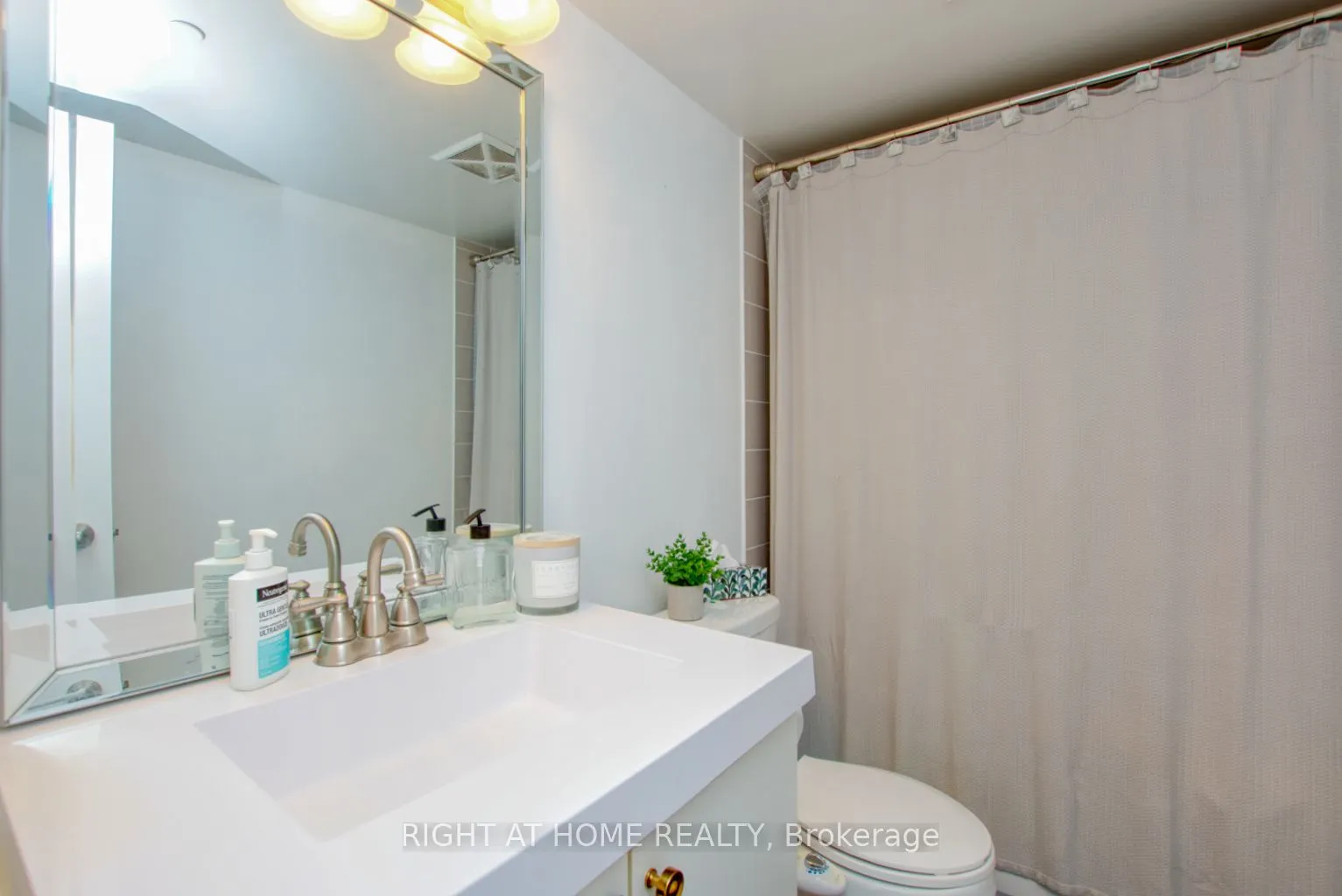 35 Saranac Boulevard, #827