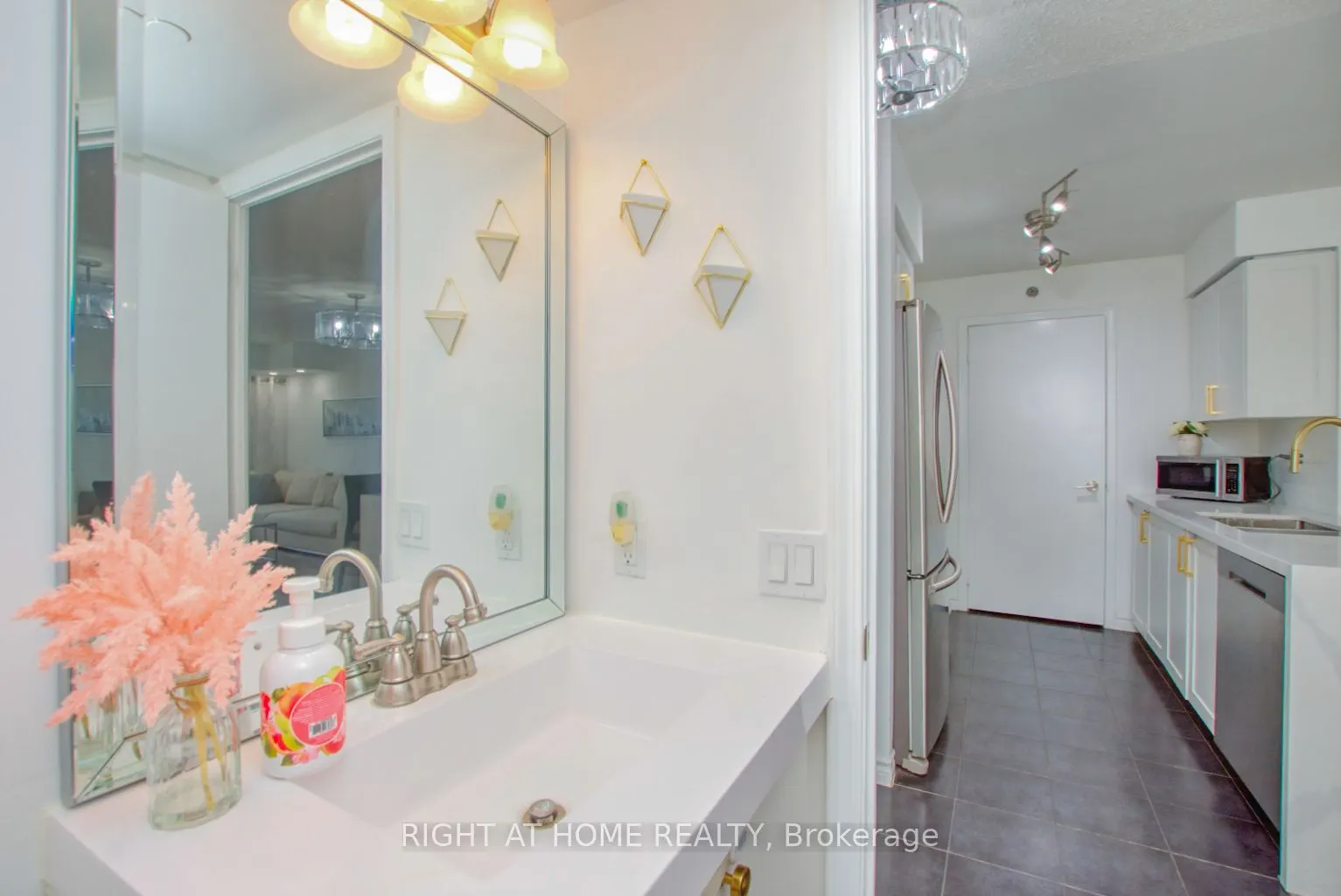 35 Saranac Boulevard, #827