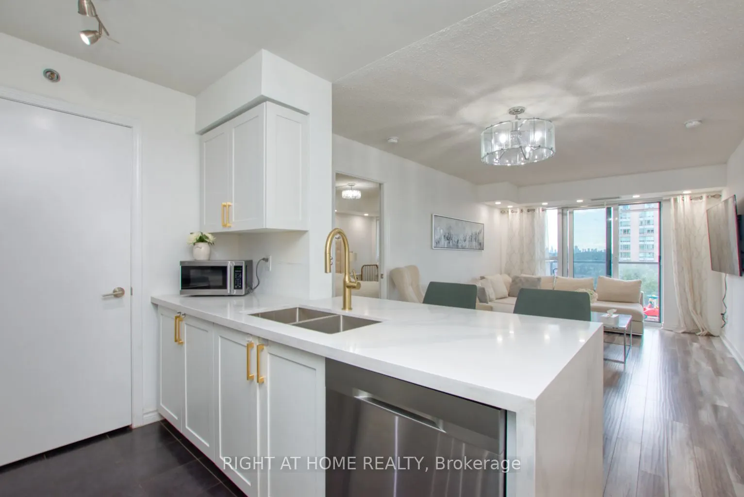 35 Saranac Boulevard, #827