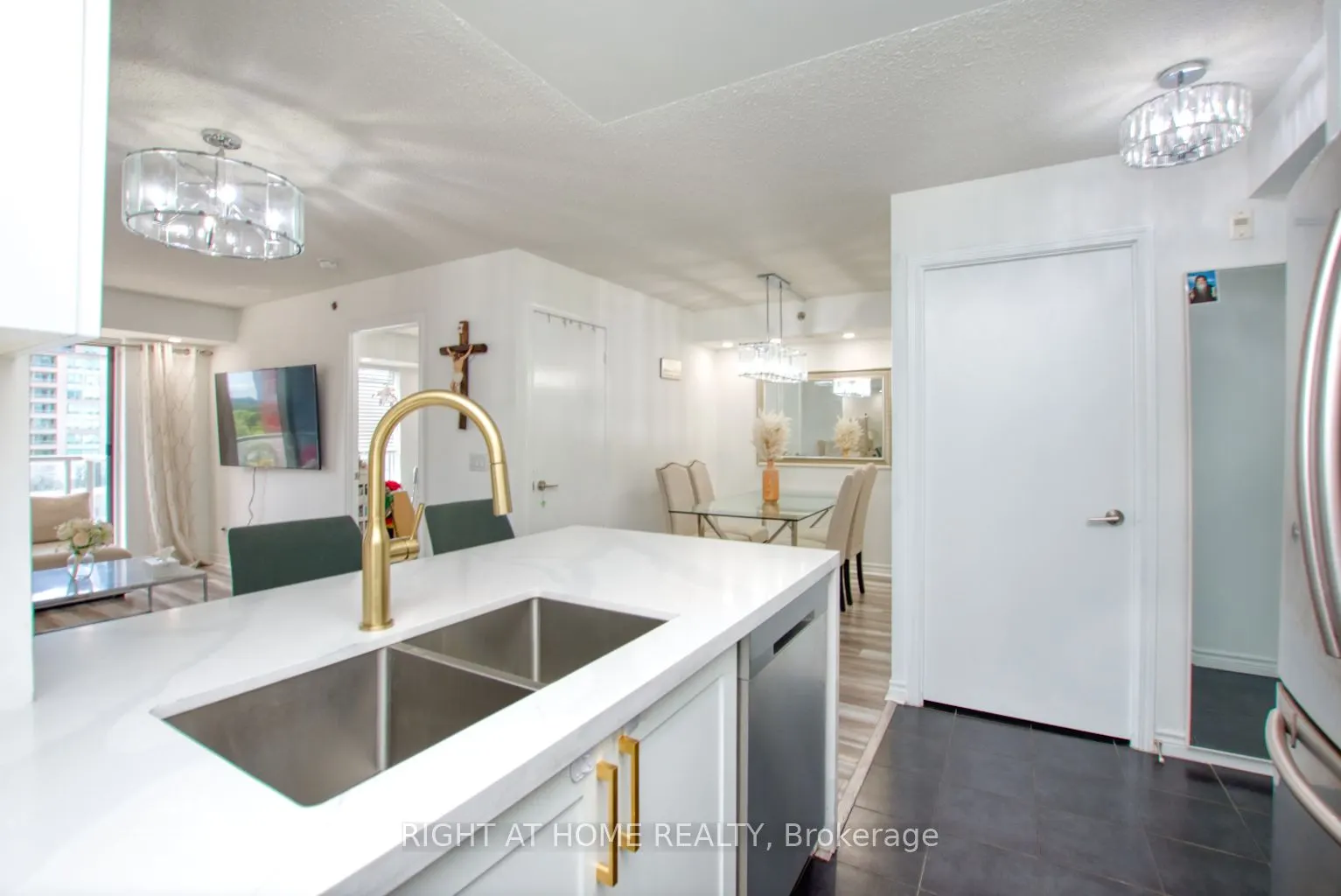 35 Saranac Boulevard, #827