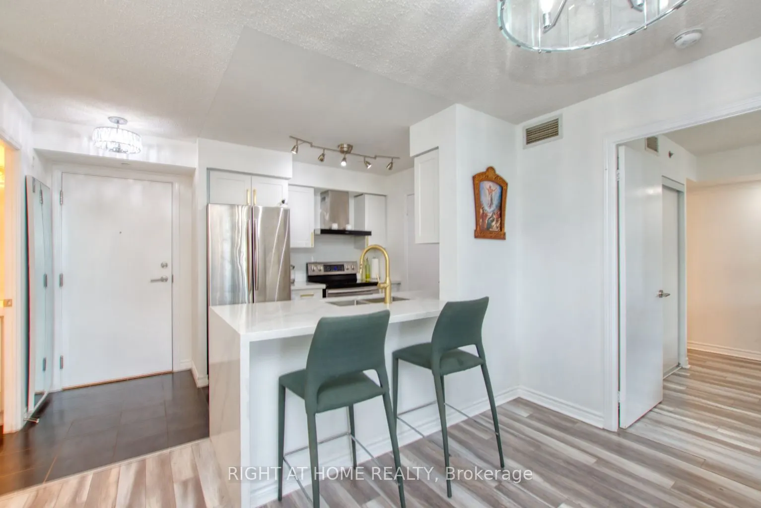 35 Saranac Boulevard, #827