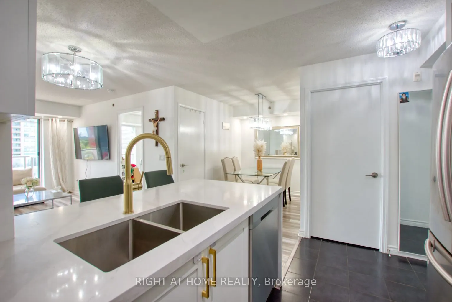 35 Saranac Boulevard, #827