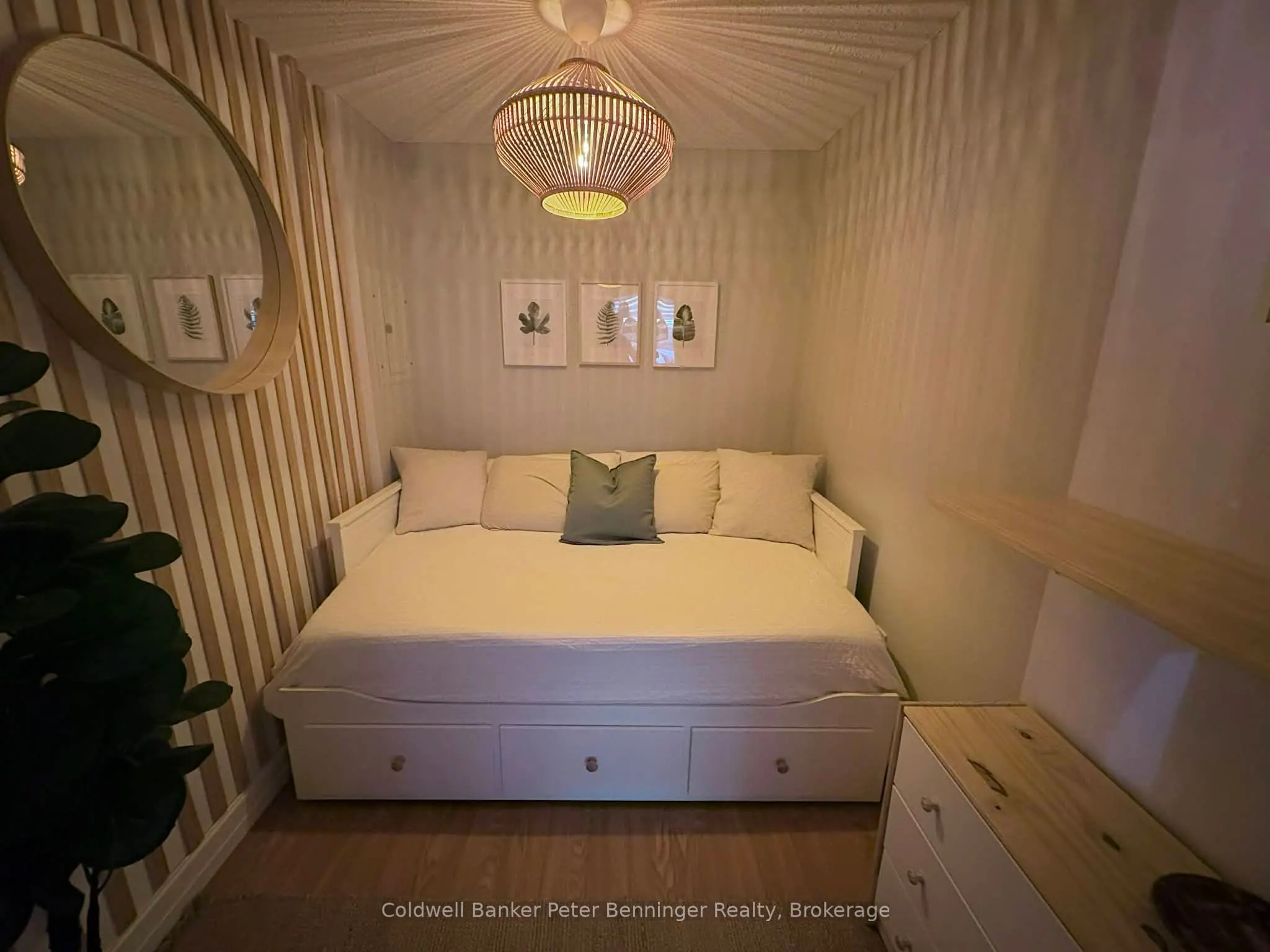 10 Navy Wharf Court, #203