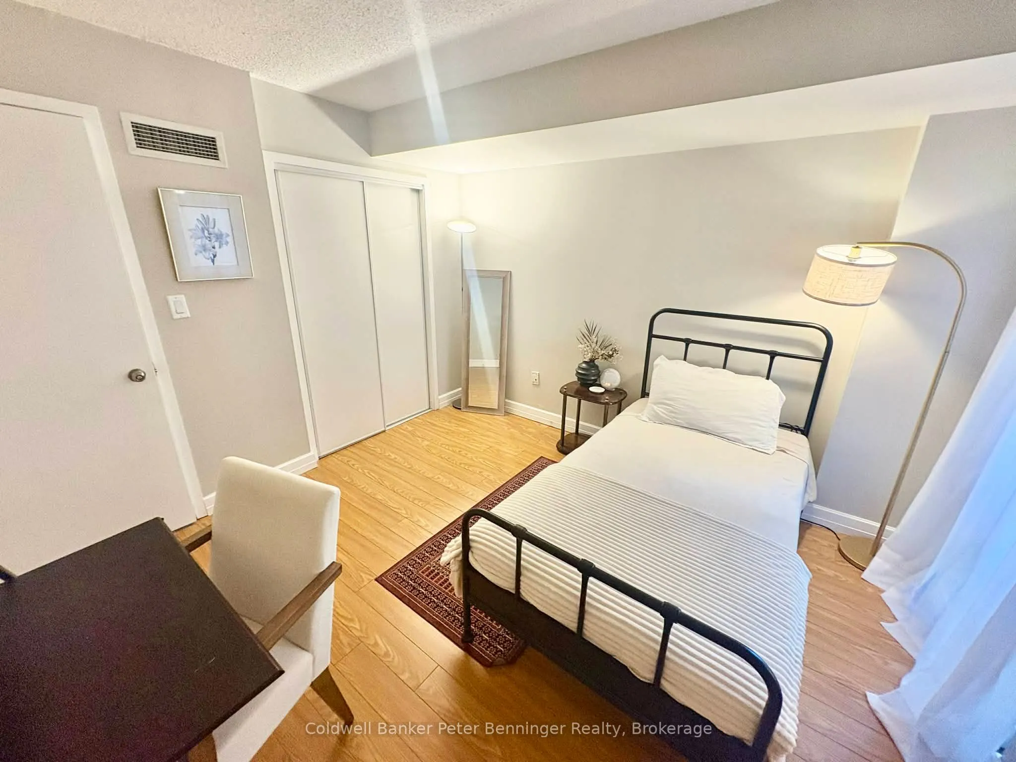 10 Navy Wharf Court, #203