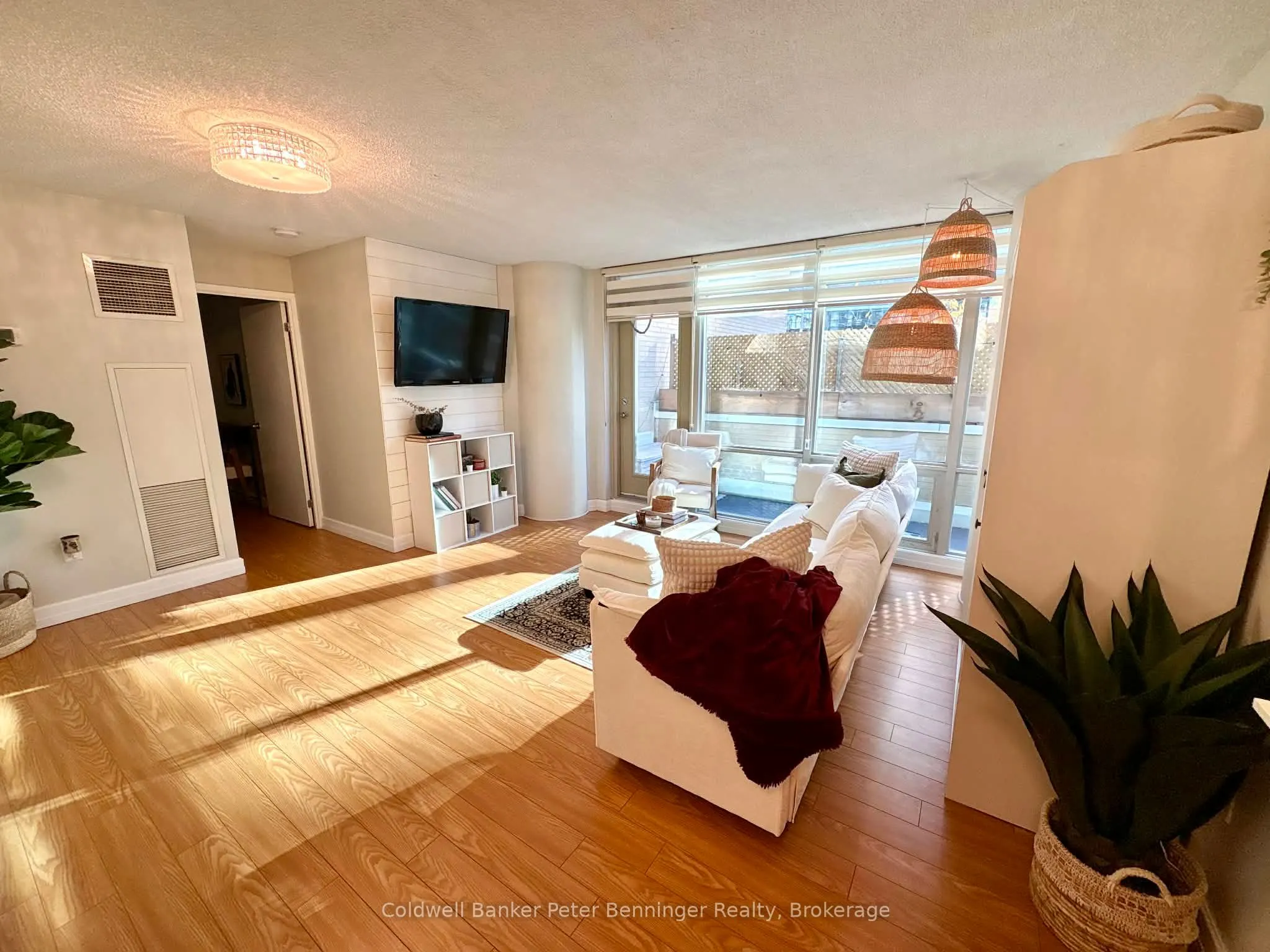 10 Navy Wharf Court, #203