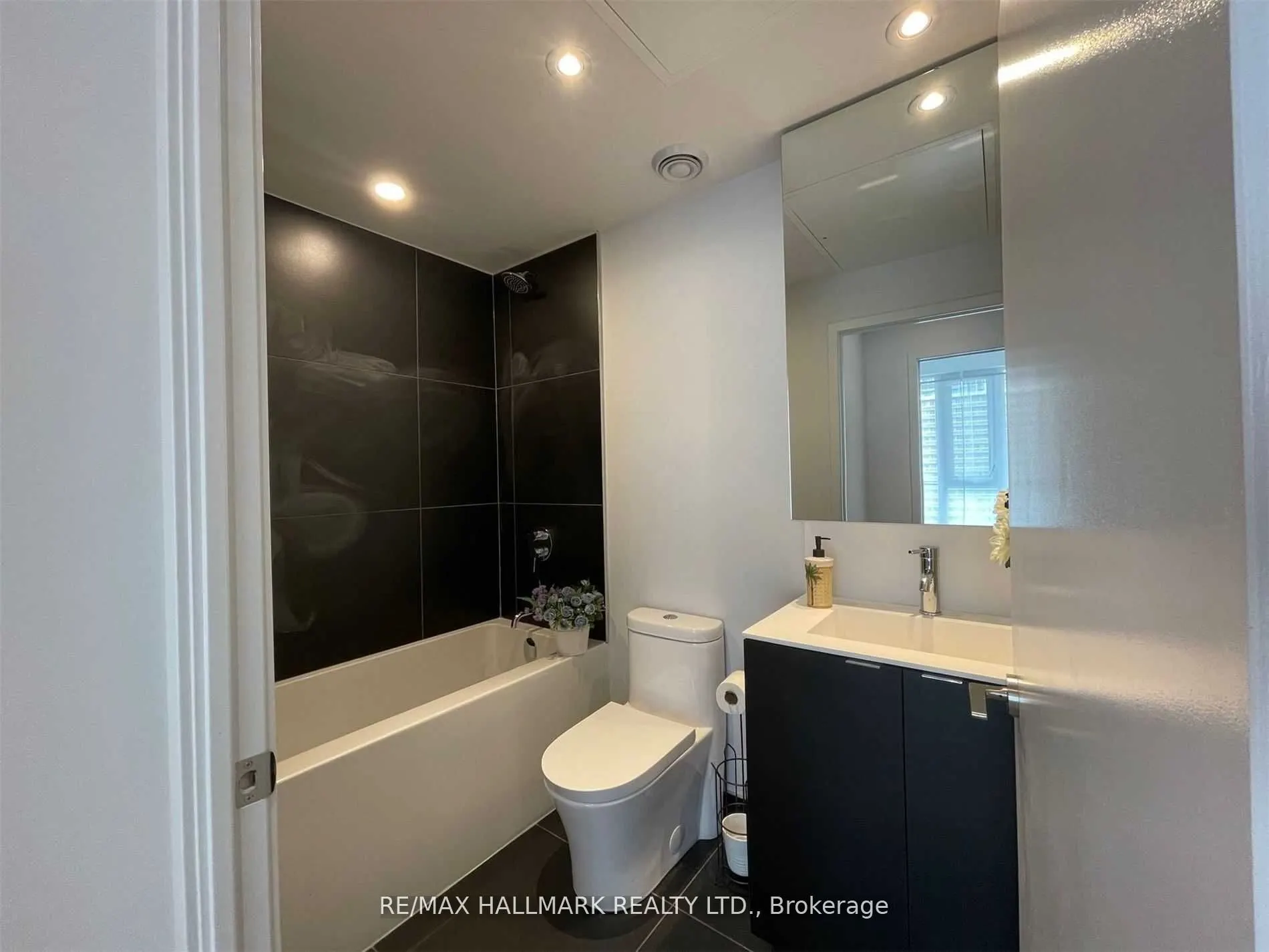 20 Edward Street, #1323