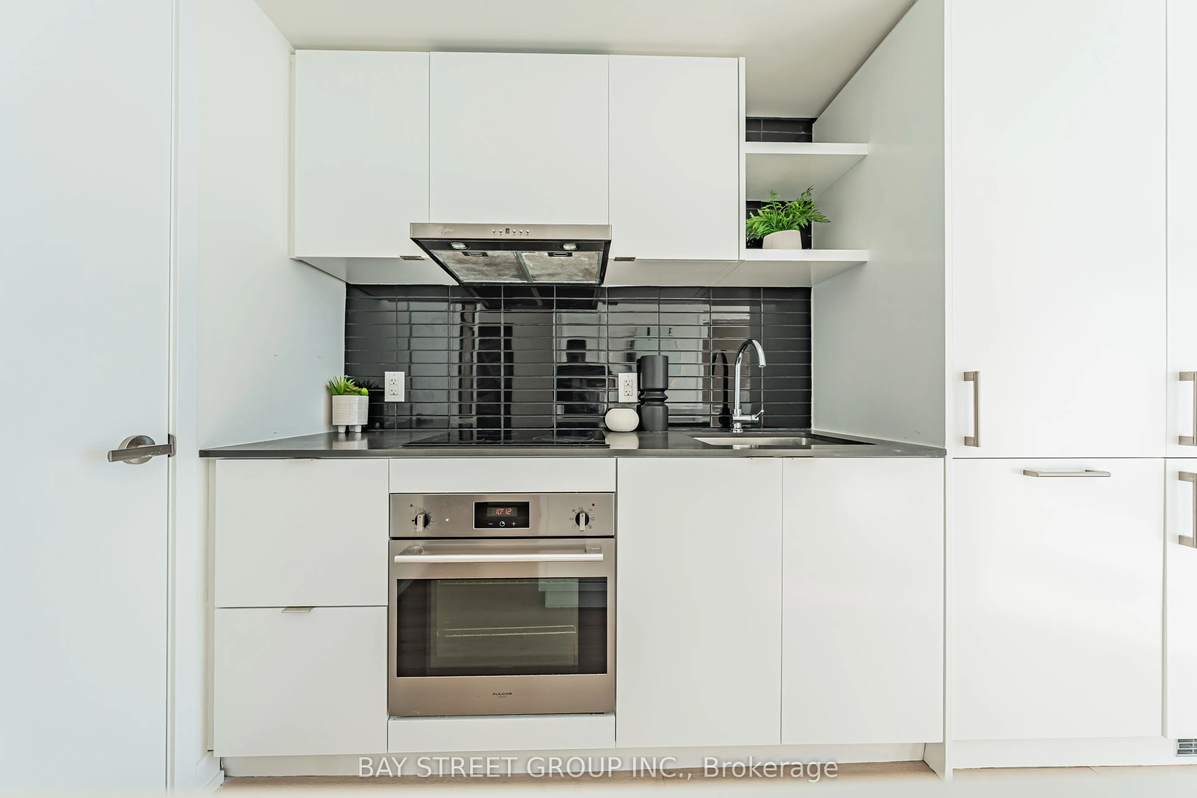 100 Harbour Street, #3809