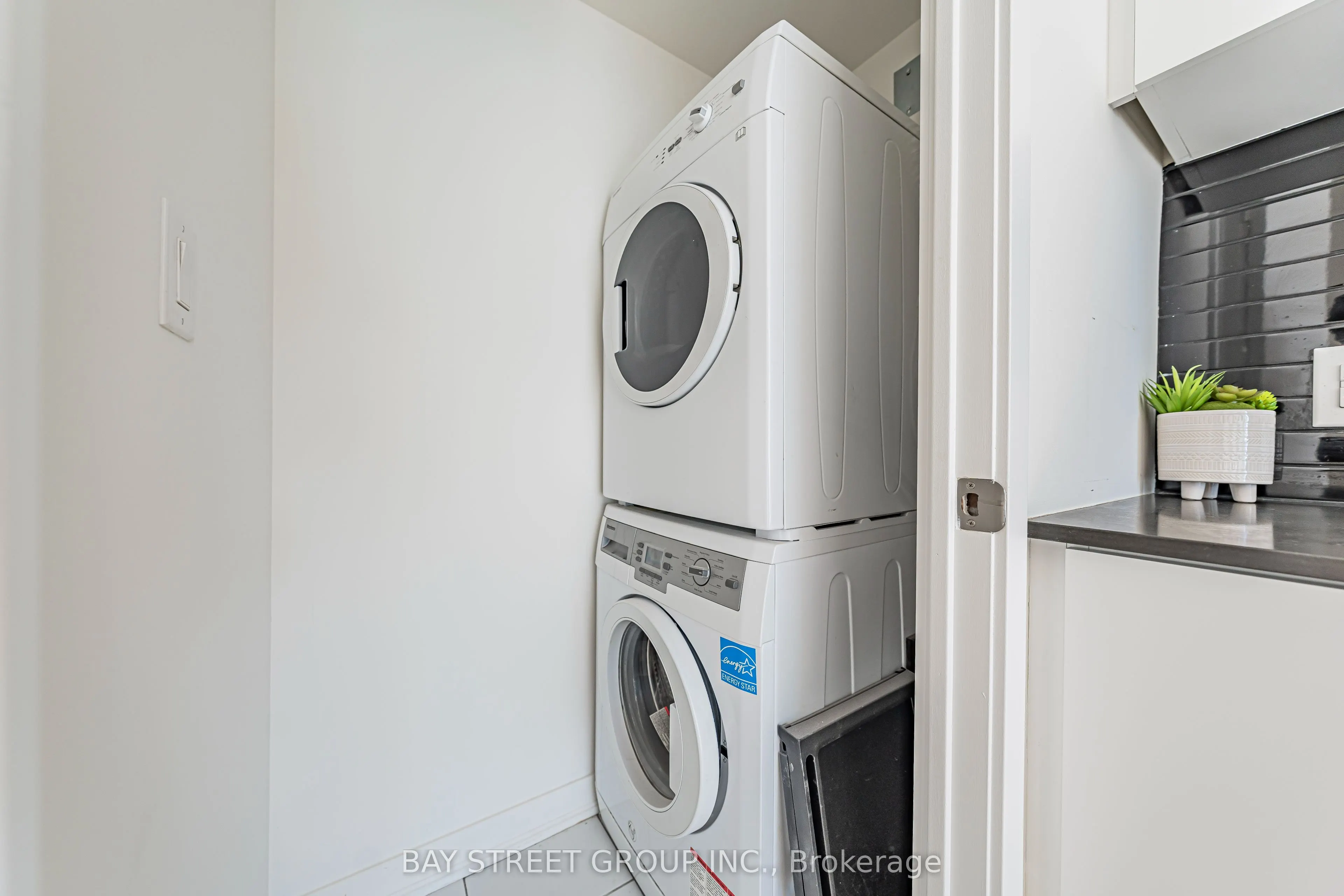 100 Harbour Street, #3809