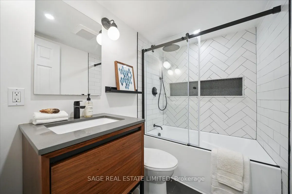 208 Niagara Street, #73